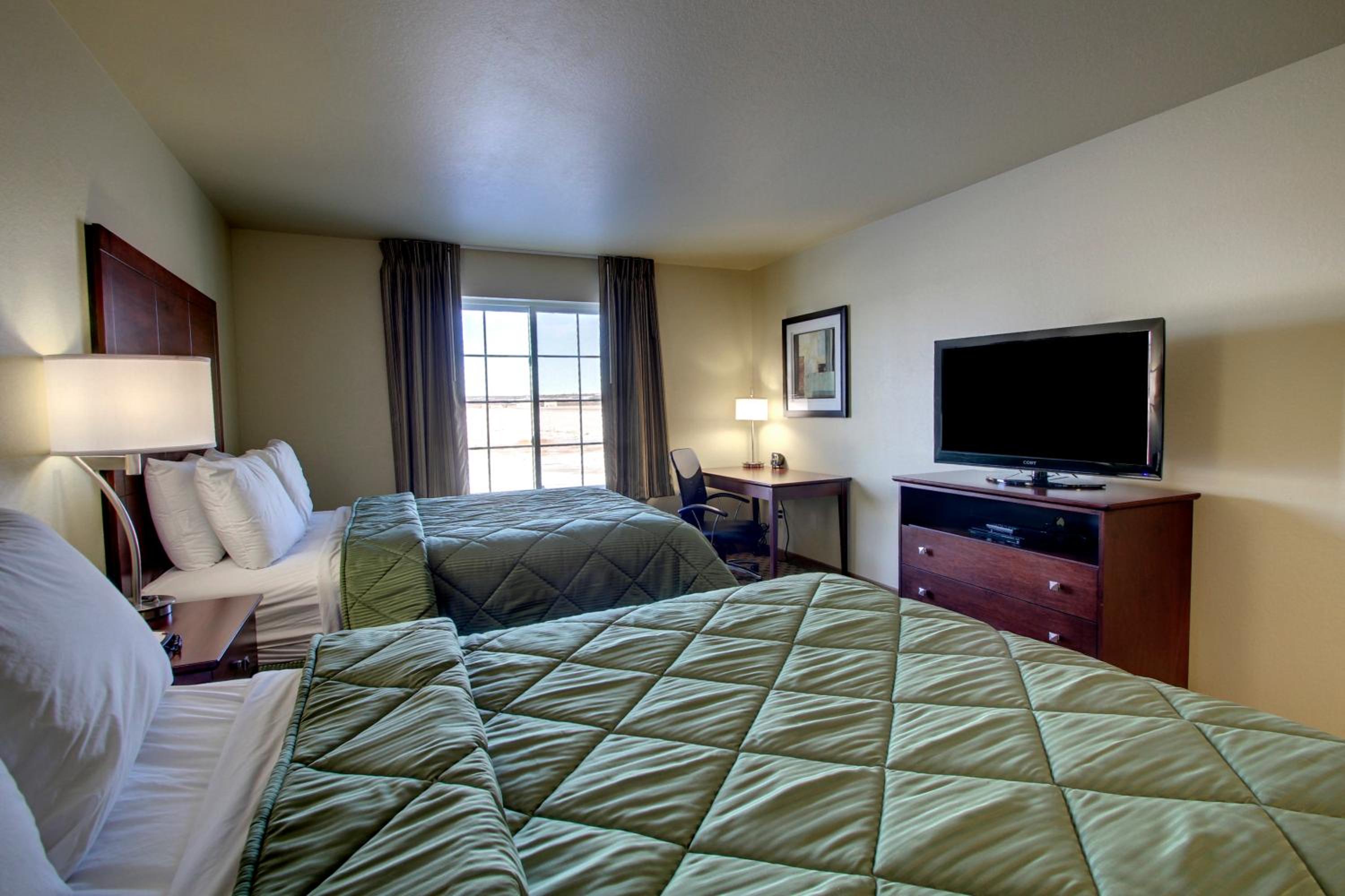 Queen Room with Two Queen Beds photo 3