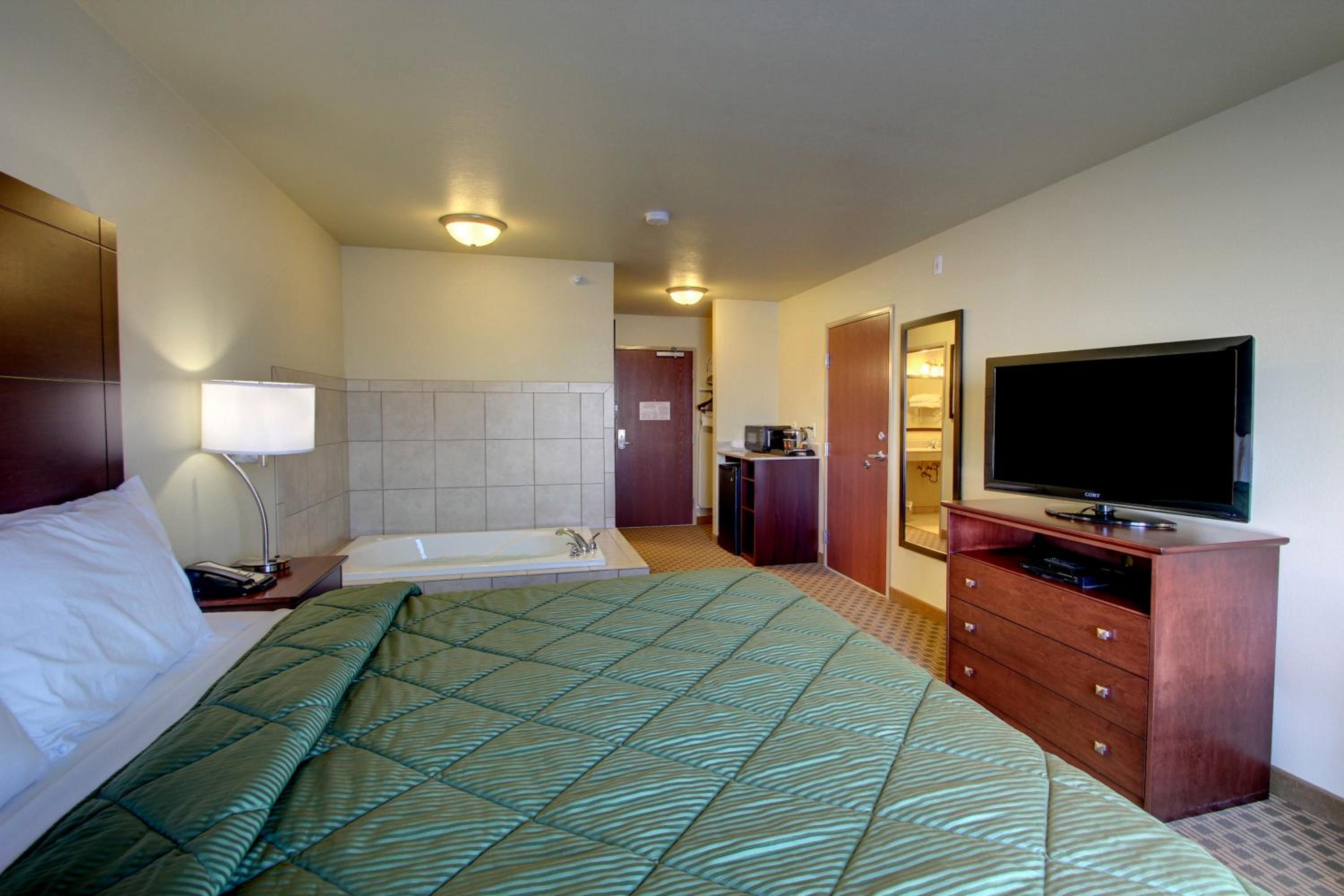 King Suite with Whirlpool photo 1