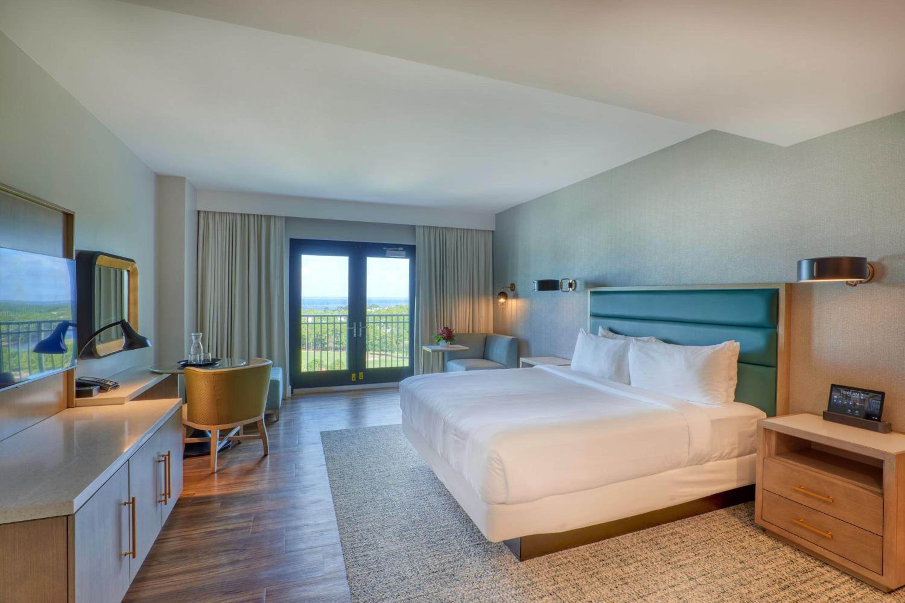 Grand King Room with Balcony - Photo 2