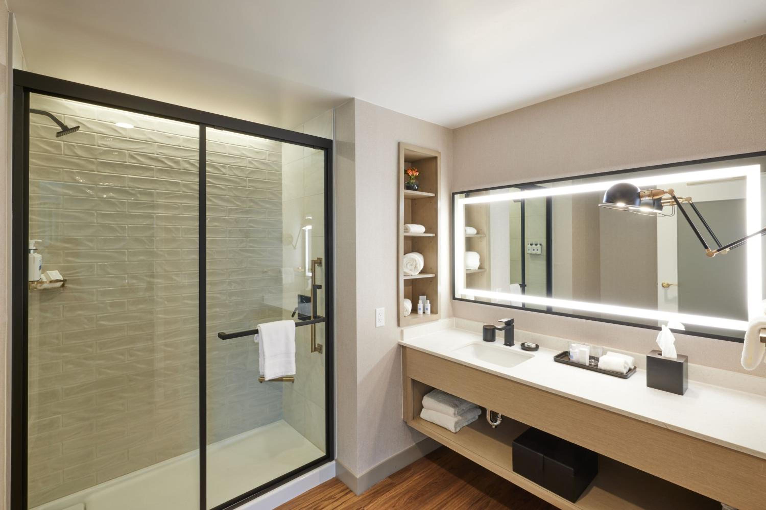 Junior Suite King, Junior Suite, 1 King - Photo 3