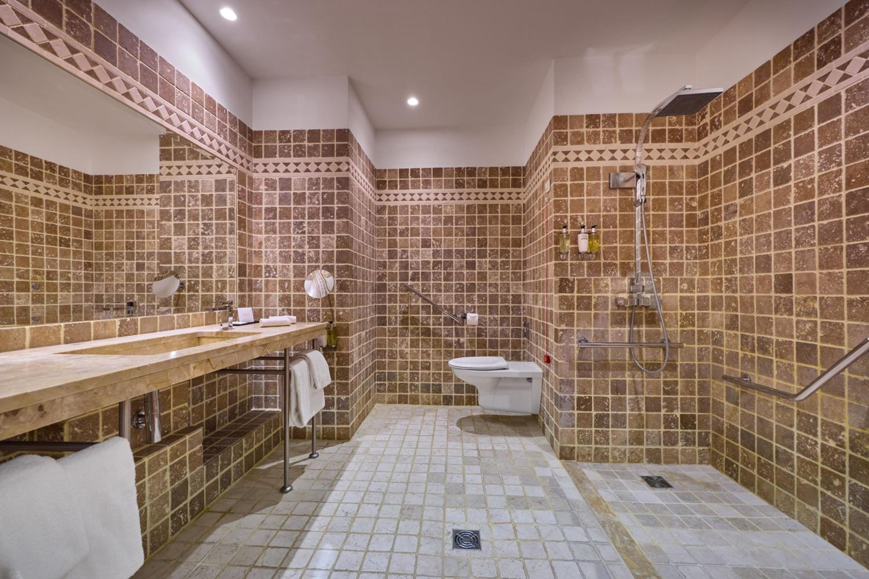 PRIVILEGE, Guest room, 2 Twin/Single Bed(s), City view   - Photo 4