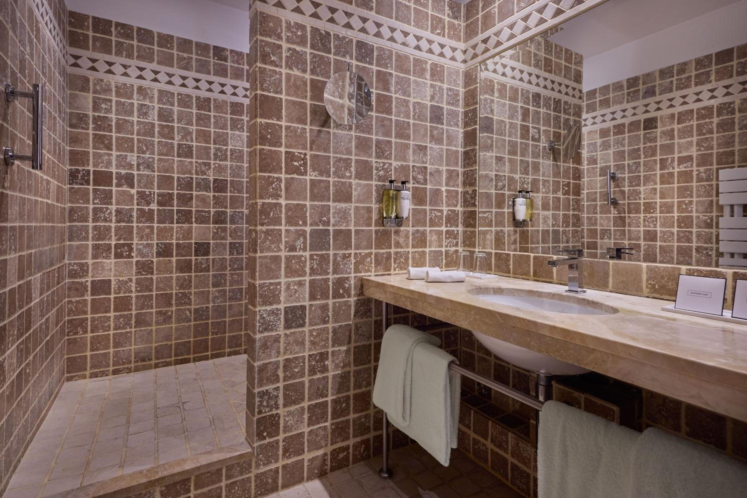 TRADITION, Guest room, 1 King, Limited View                                          - Photo 2
