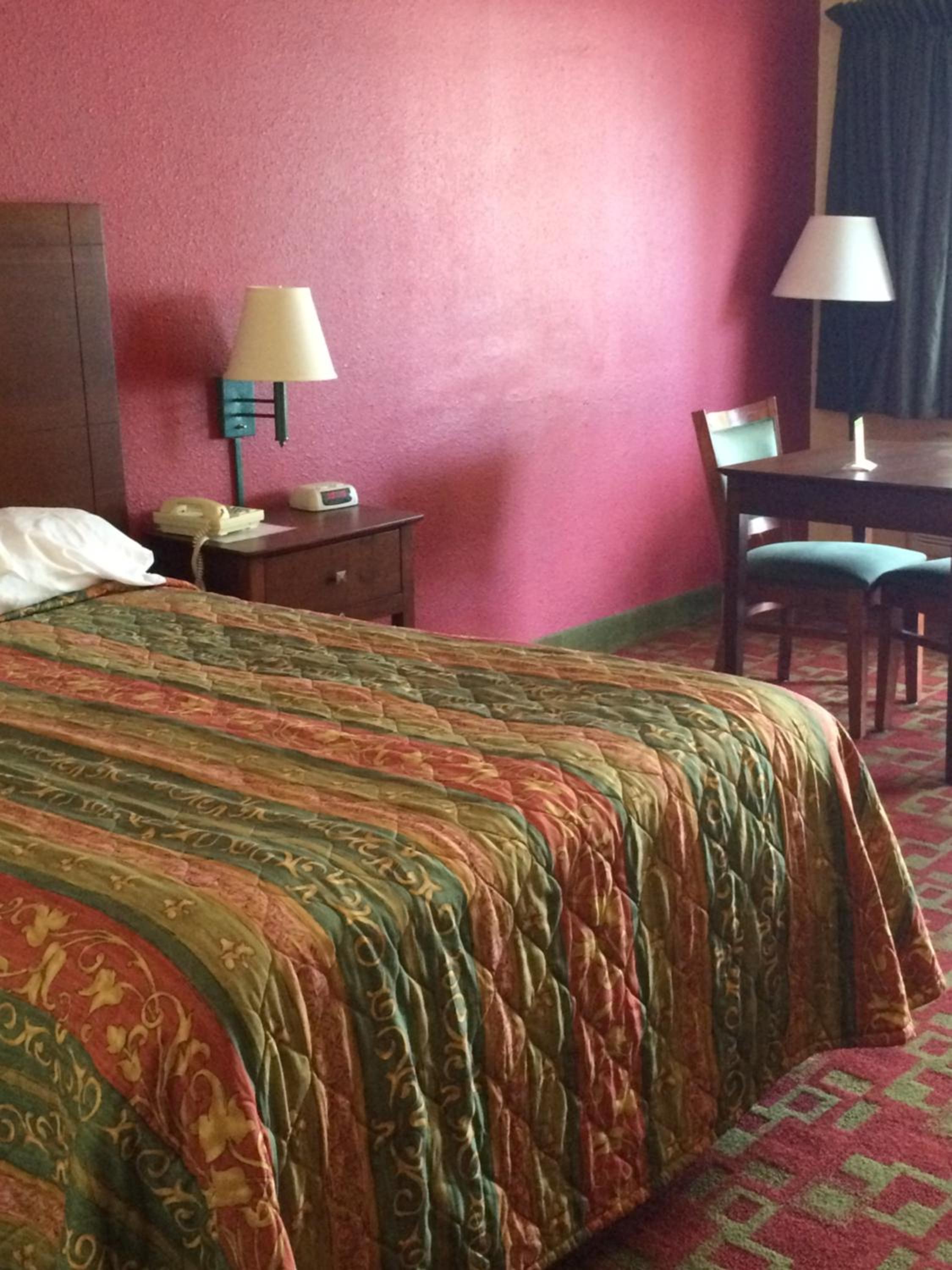 King Room - Non-Smoking - Photo 4