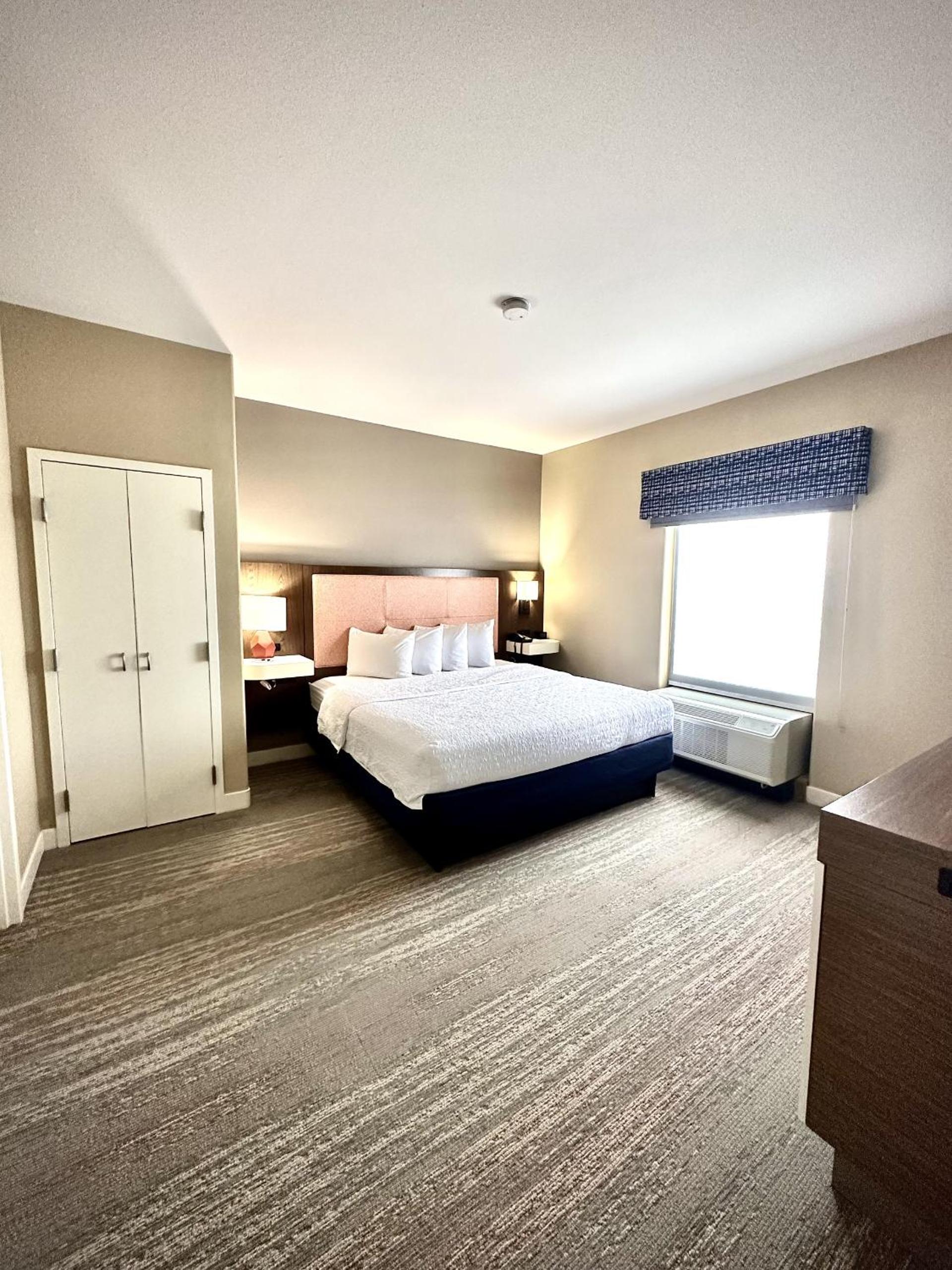 One-Bedroom King Suite - Non-Smoking - Photo 1