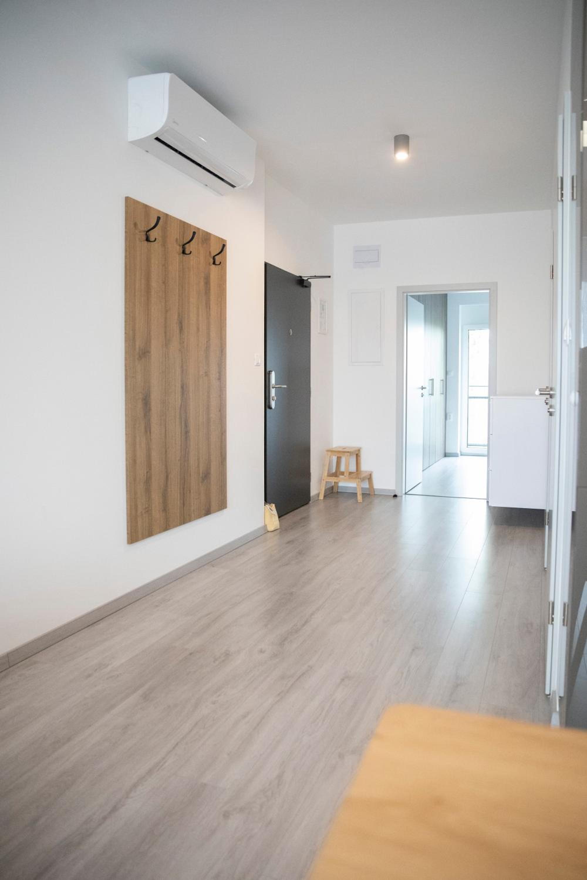 One-Bedroom Apartment photo 1