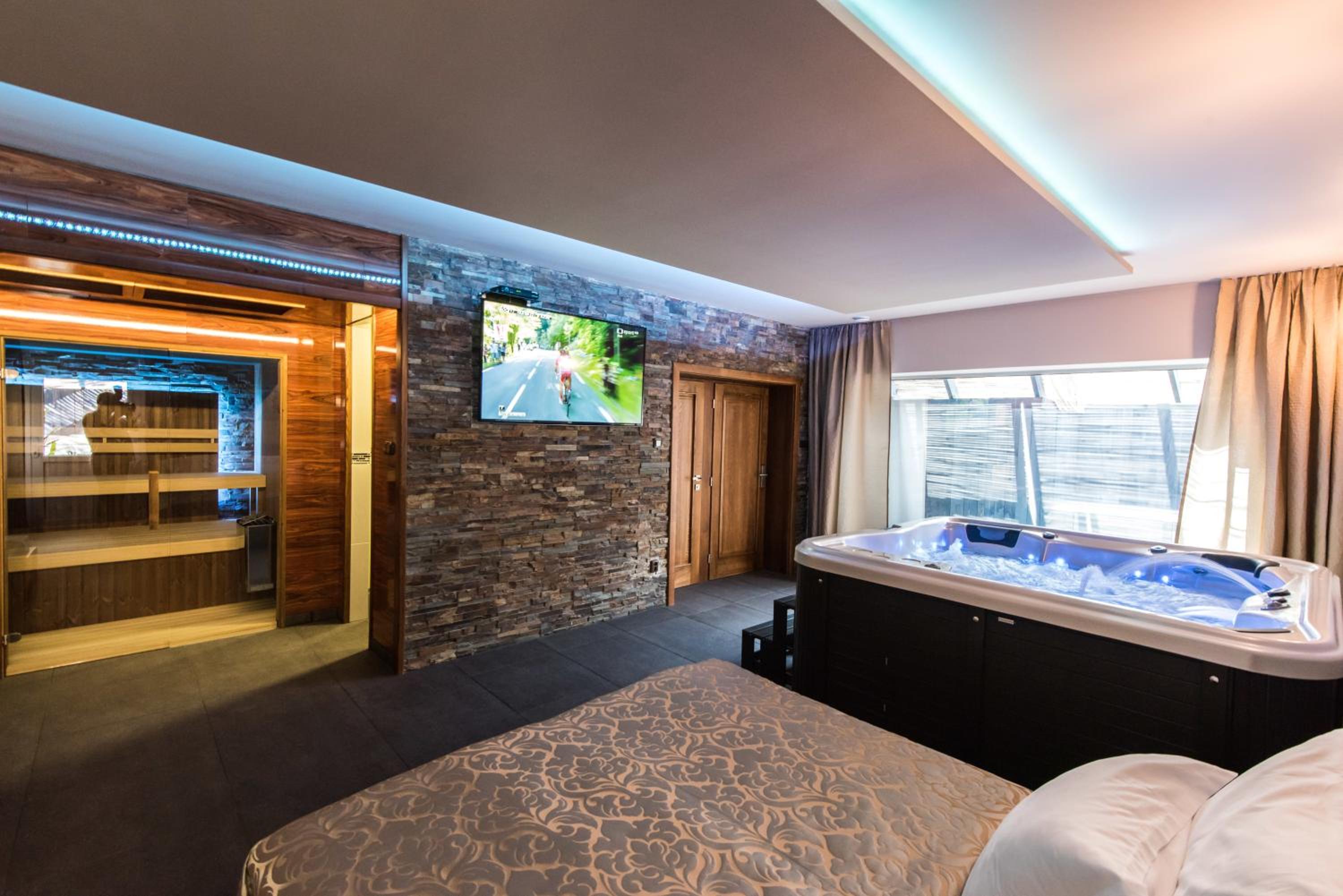 Double Room with Spa Bath