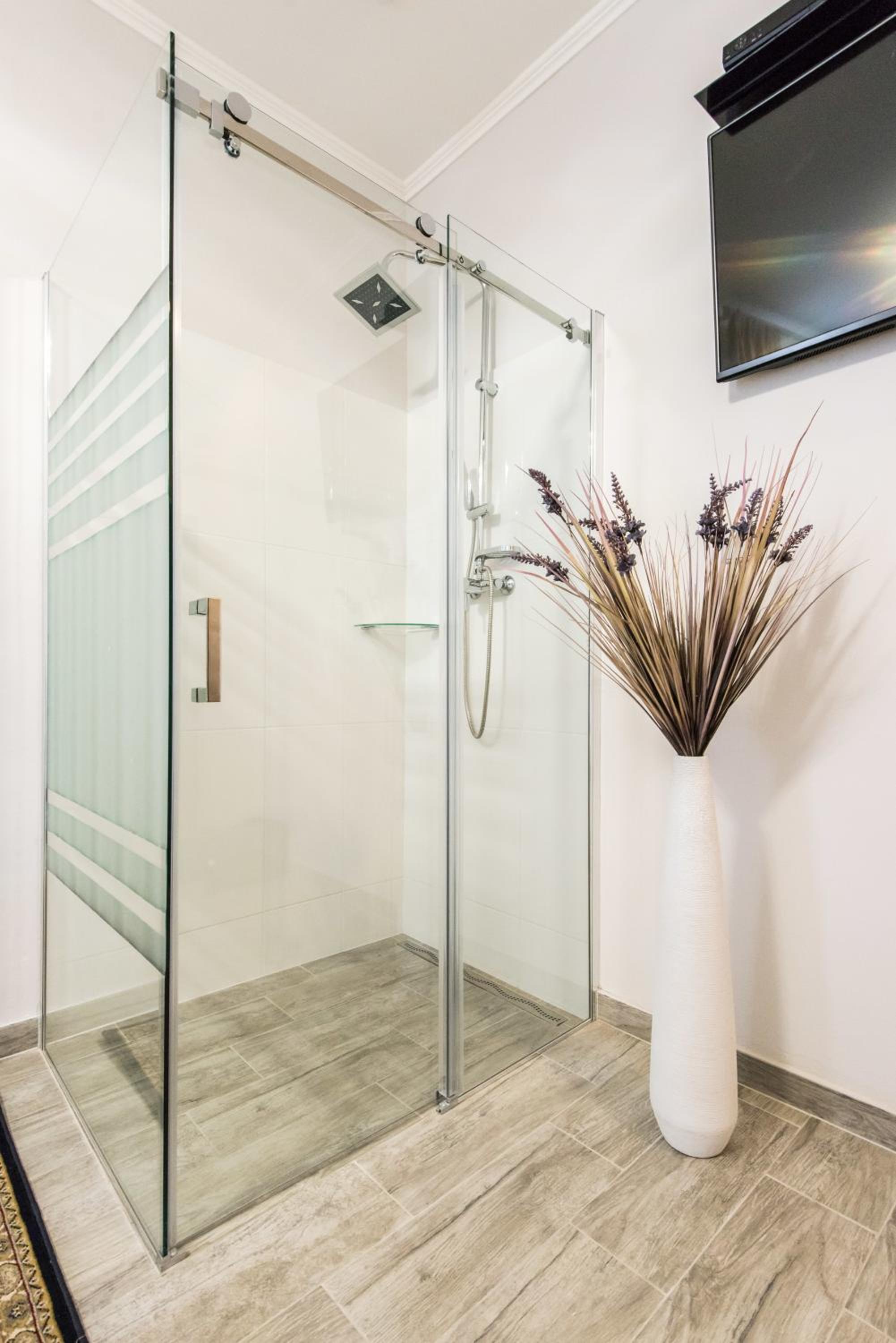 Deluxe Double Room with Shower