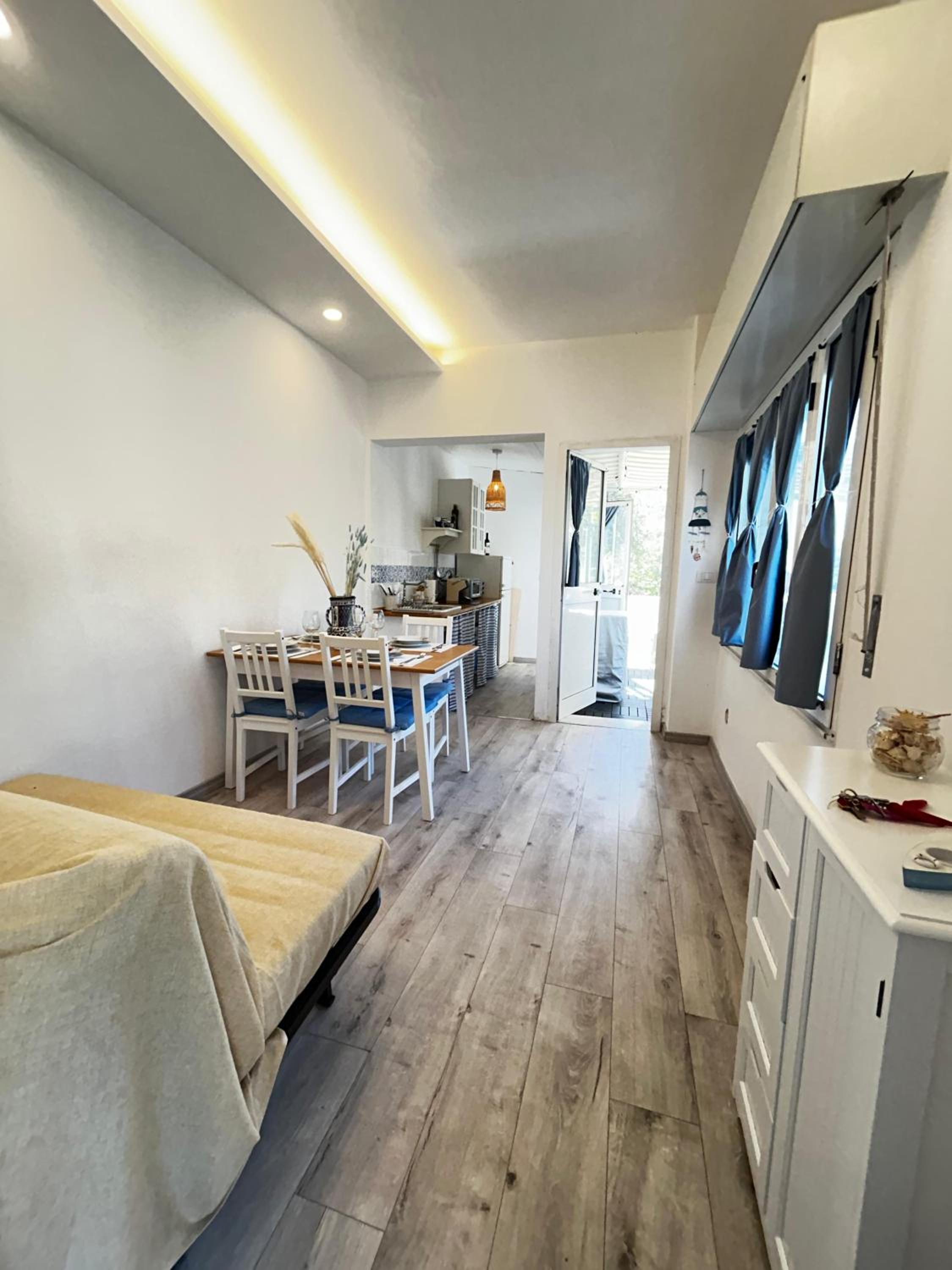 One-Bedroom House photo 1