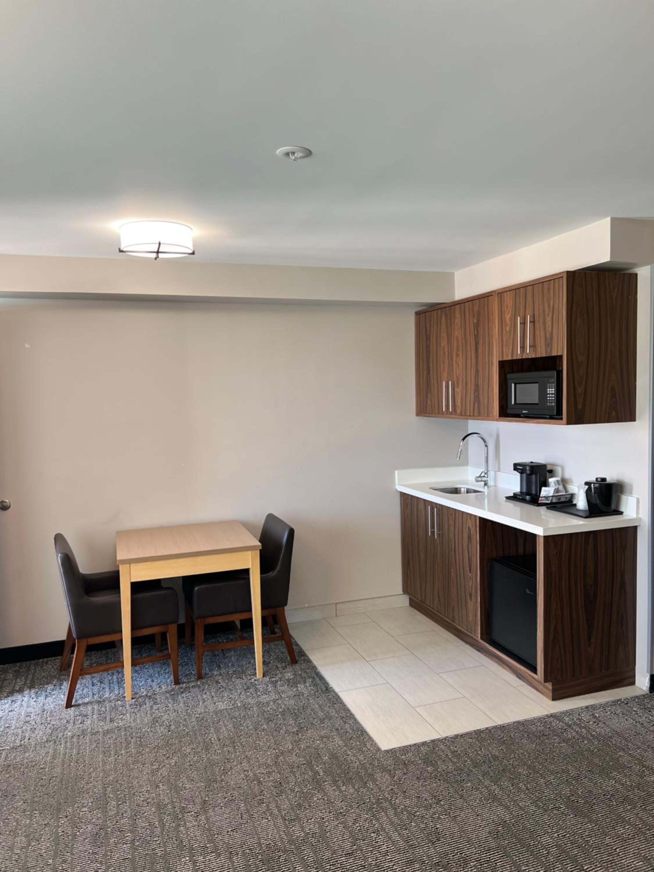One-Bedroom King Suite - Non-Smoking - Photo 6
