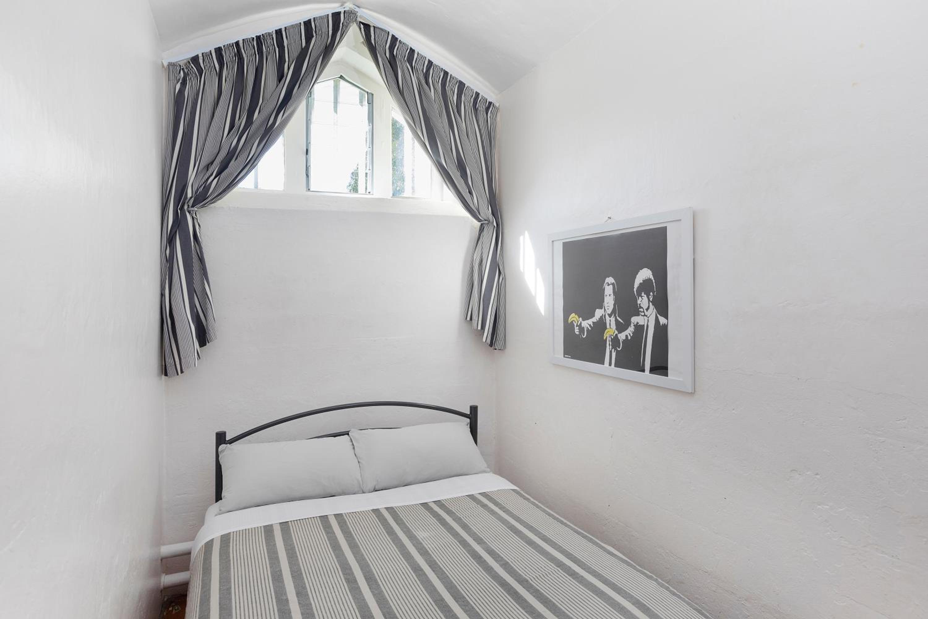 Double Room with Shared Bathroom photo 1