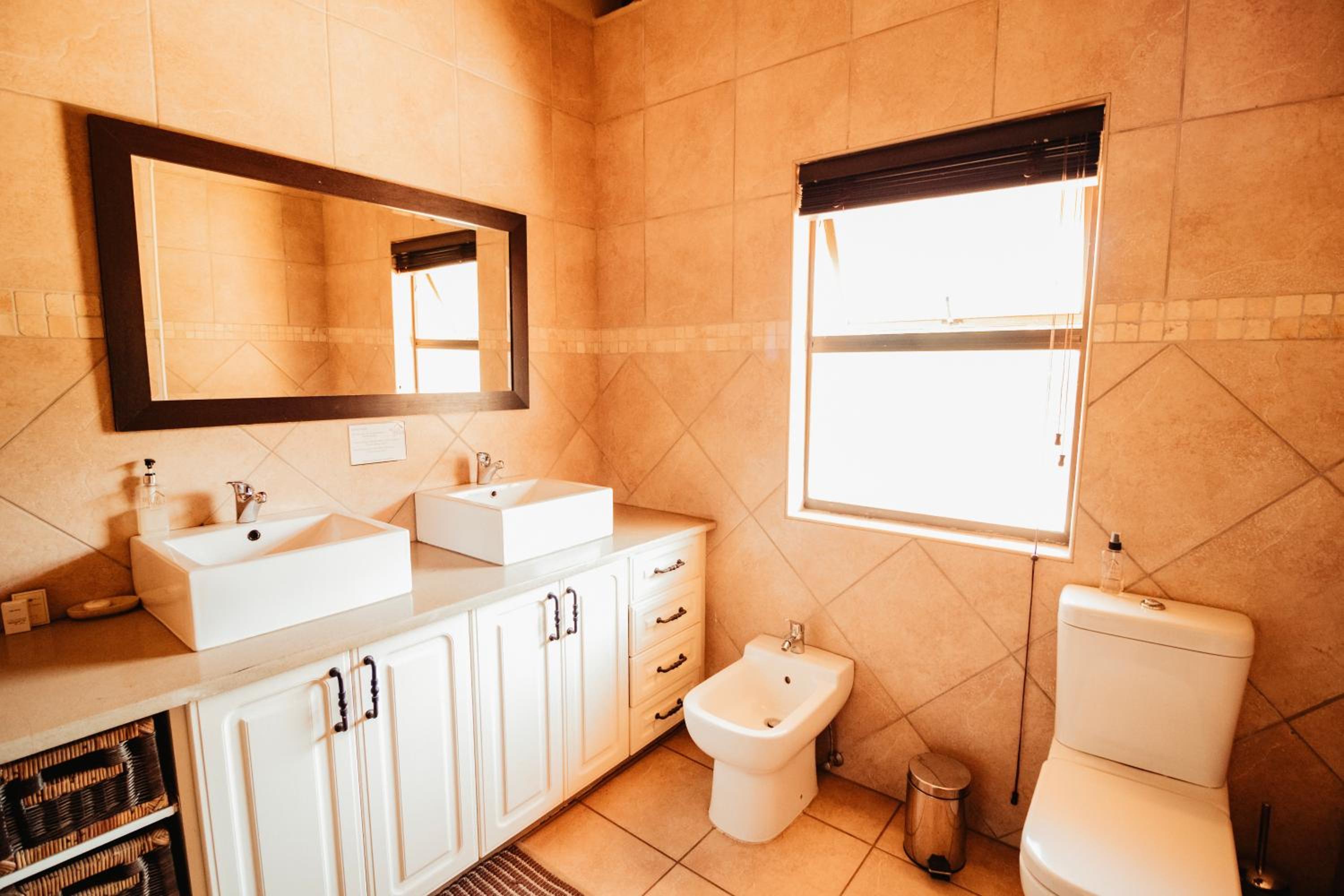 Double Room - Photo 8
