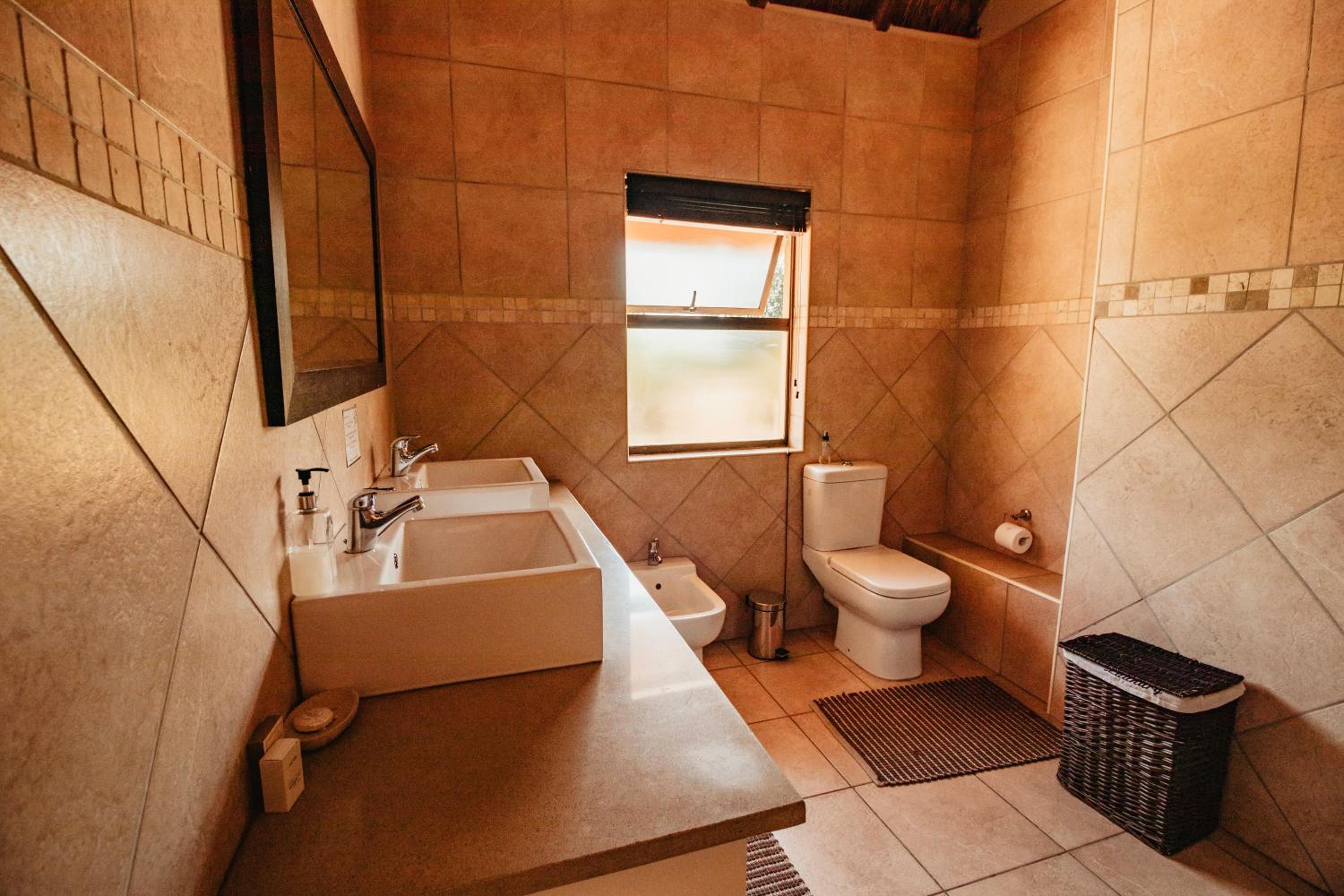 Double Room - Photo 6