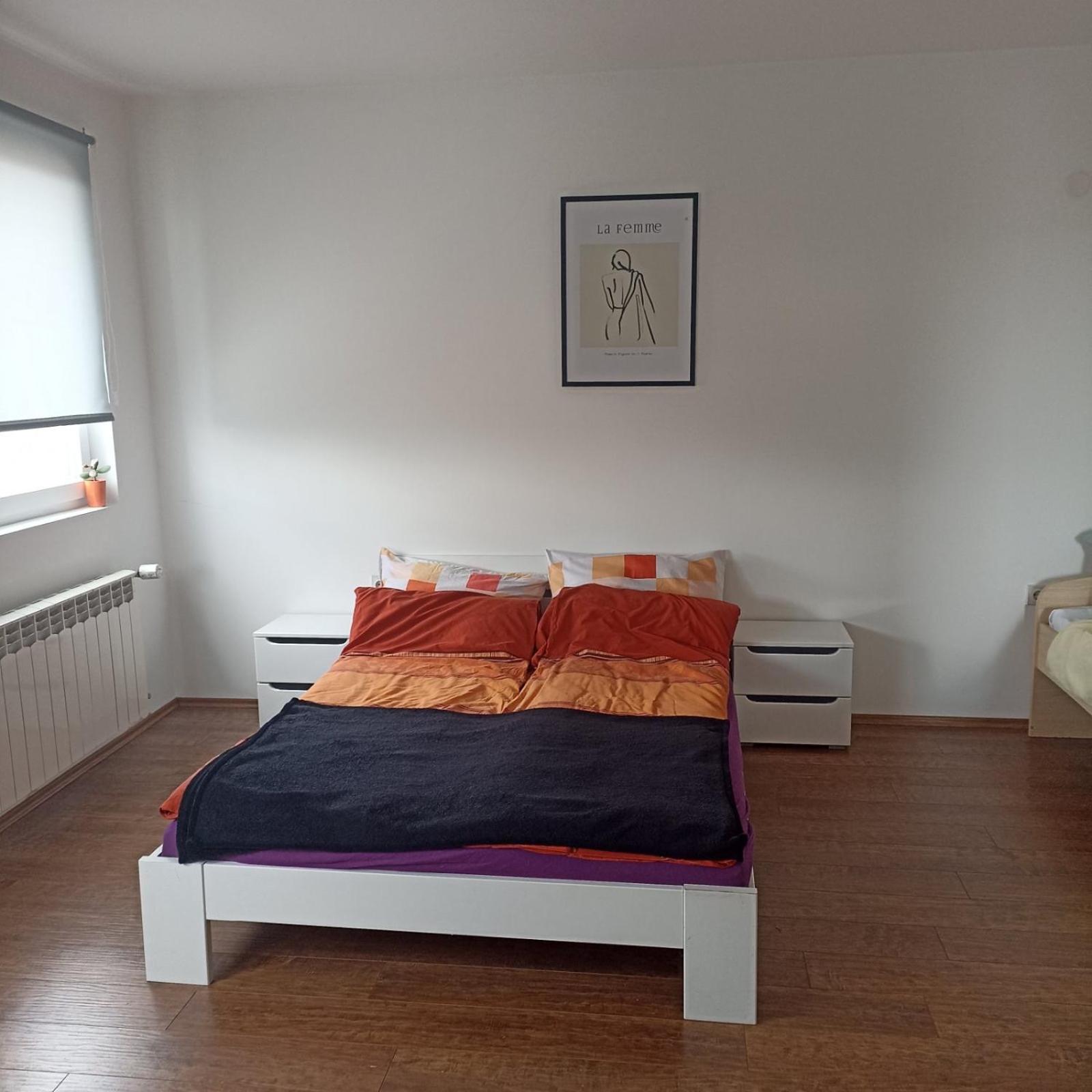 One-Bedroom Apartment photo 1