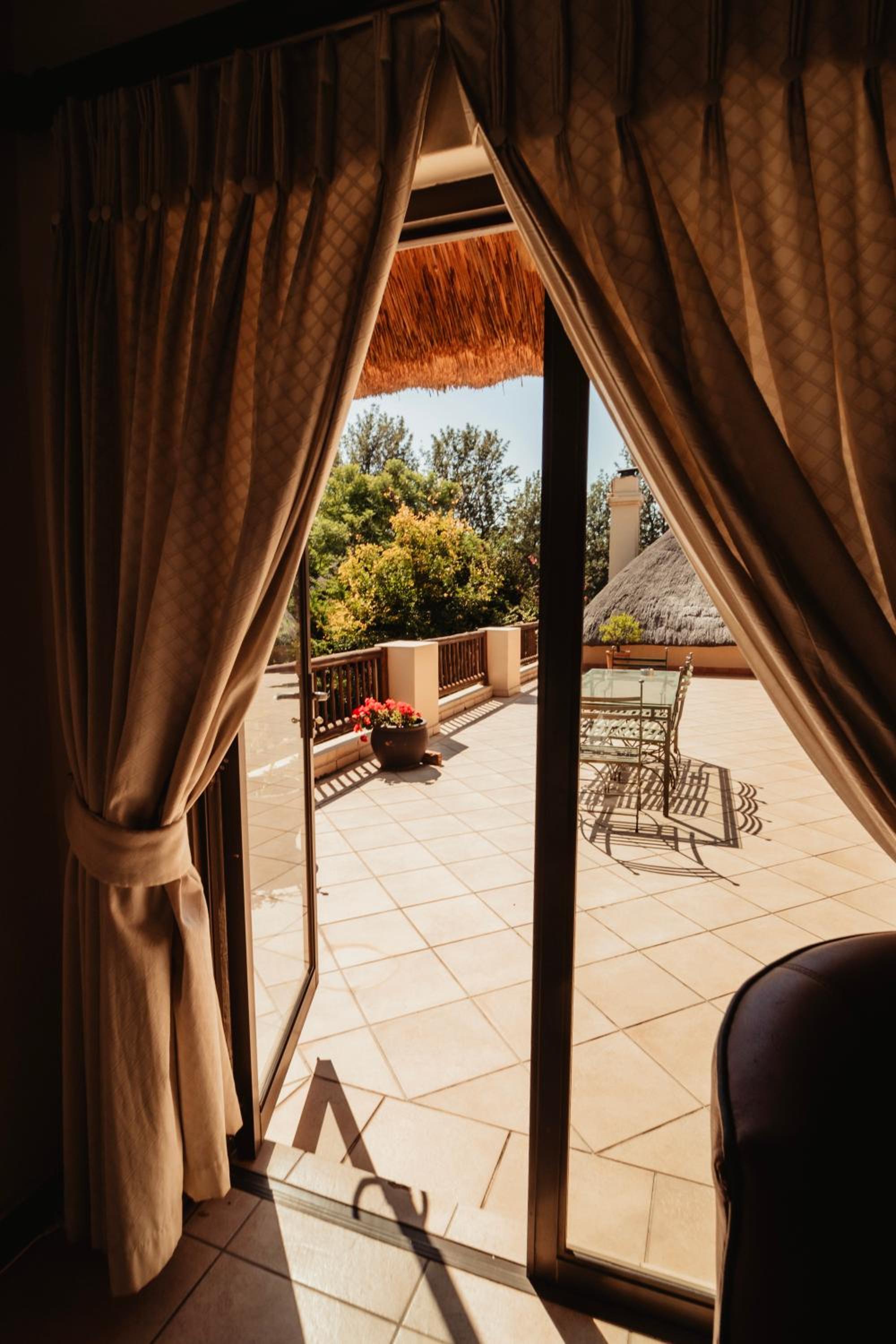 Luxury Double or Twin Suite 4 - Photo 13