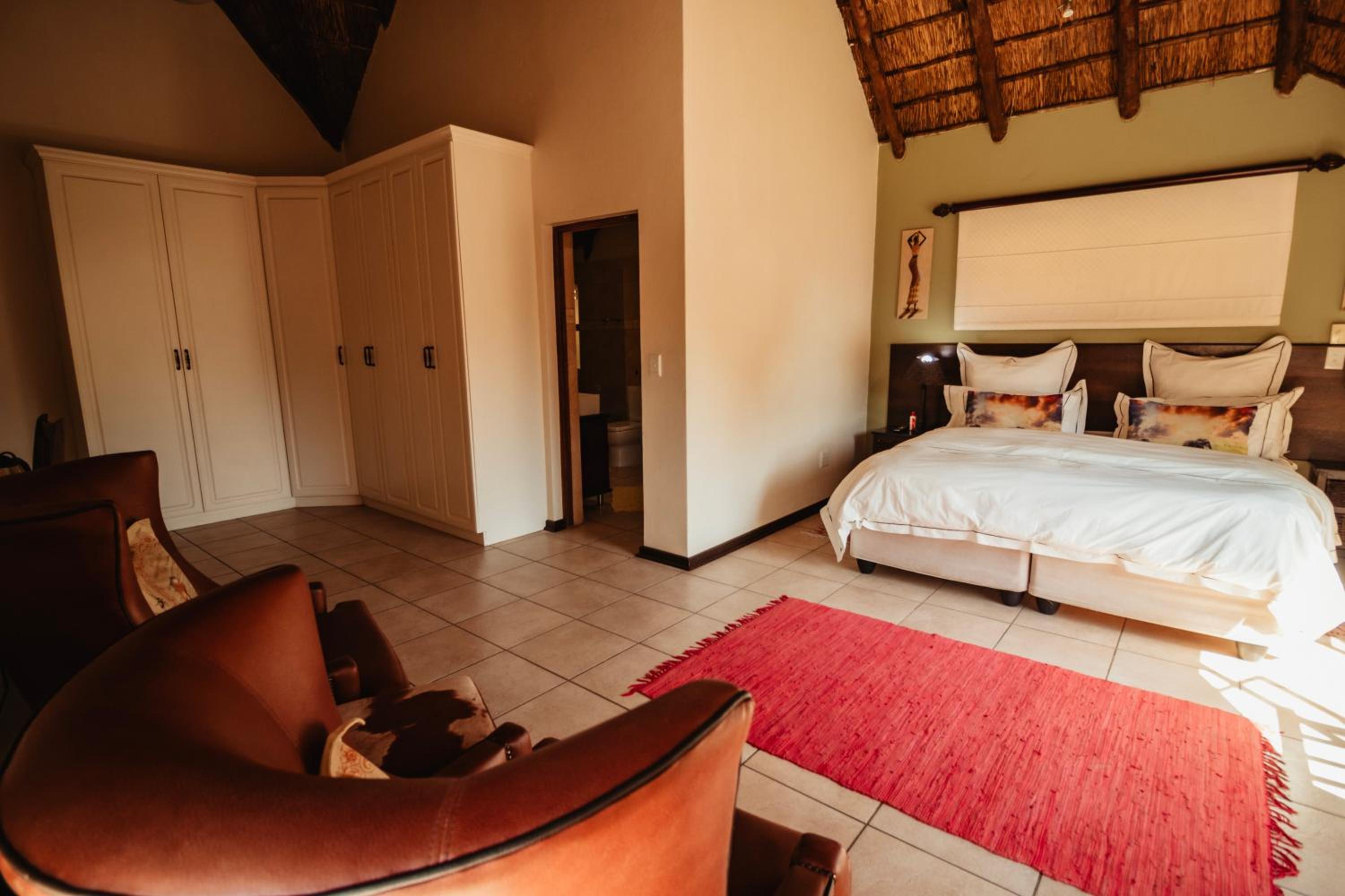 Luxury Double or Twin Suite 4 - Photo 4