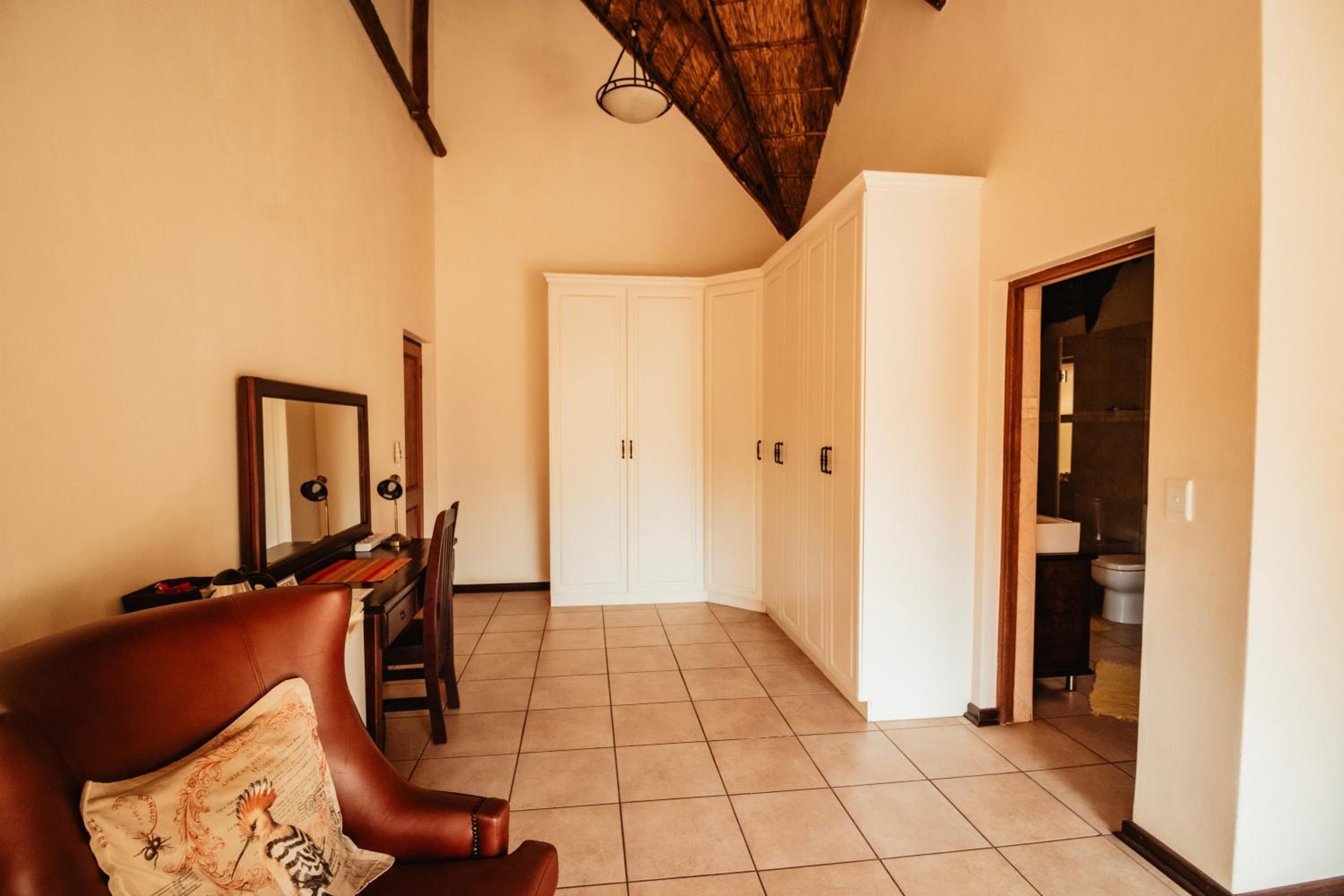Luxury Double or Twin Suite 4 - Photo 10