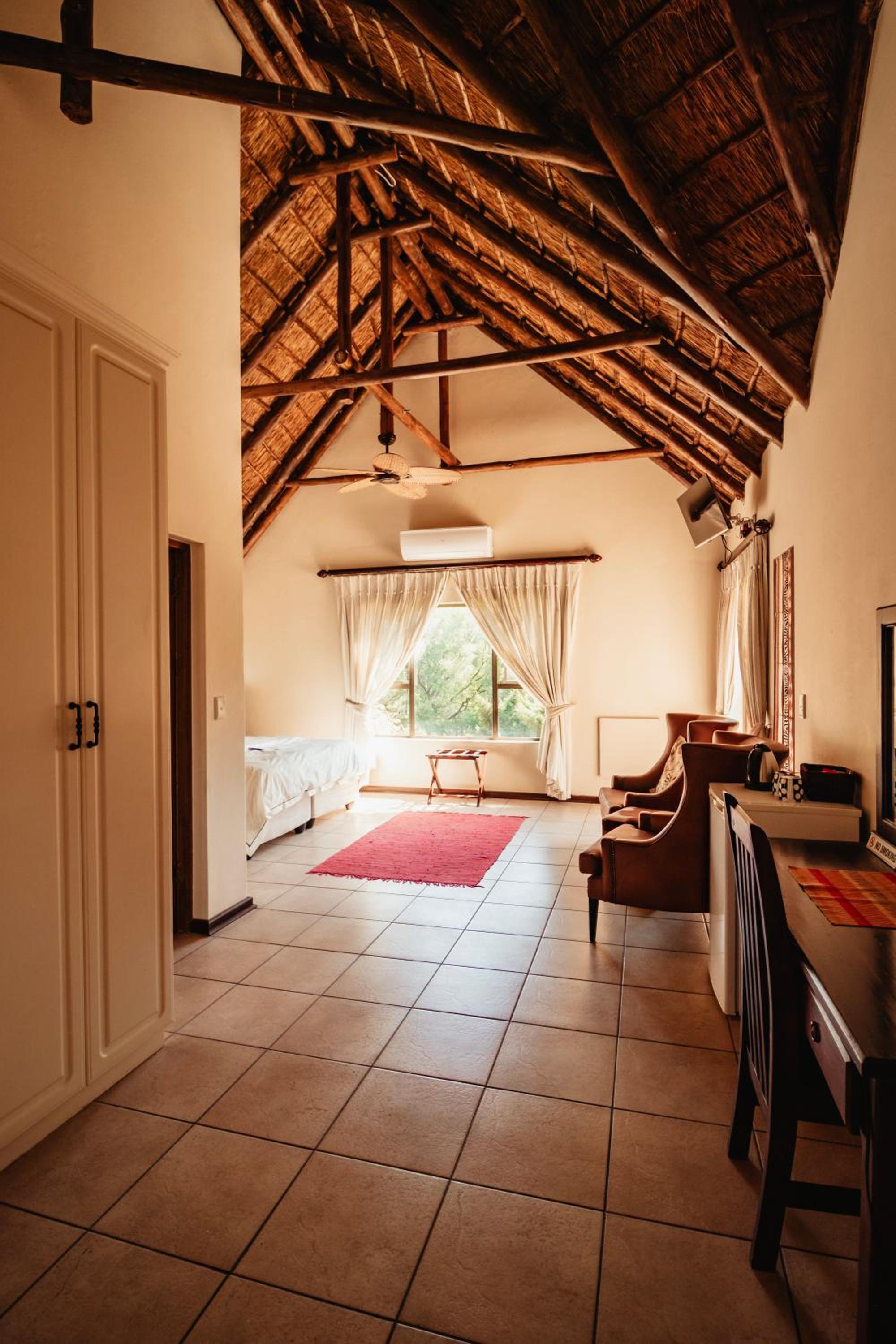 Luxury Double or Twin Suite 4 - Photo 11