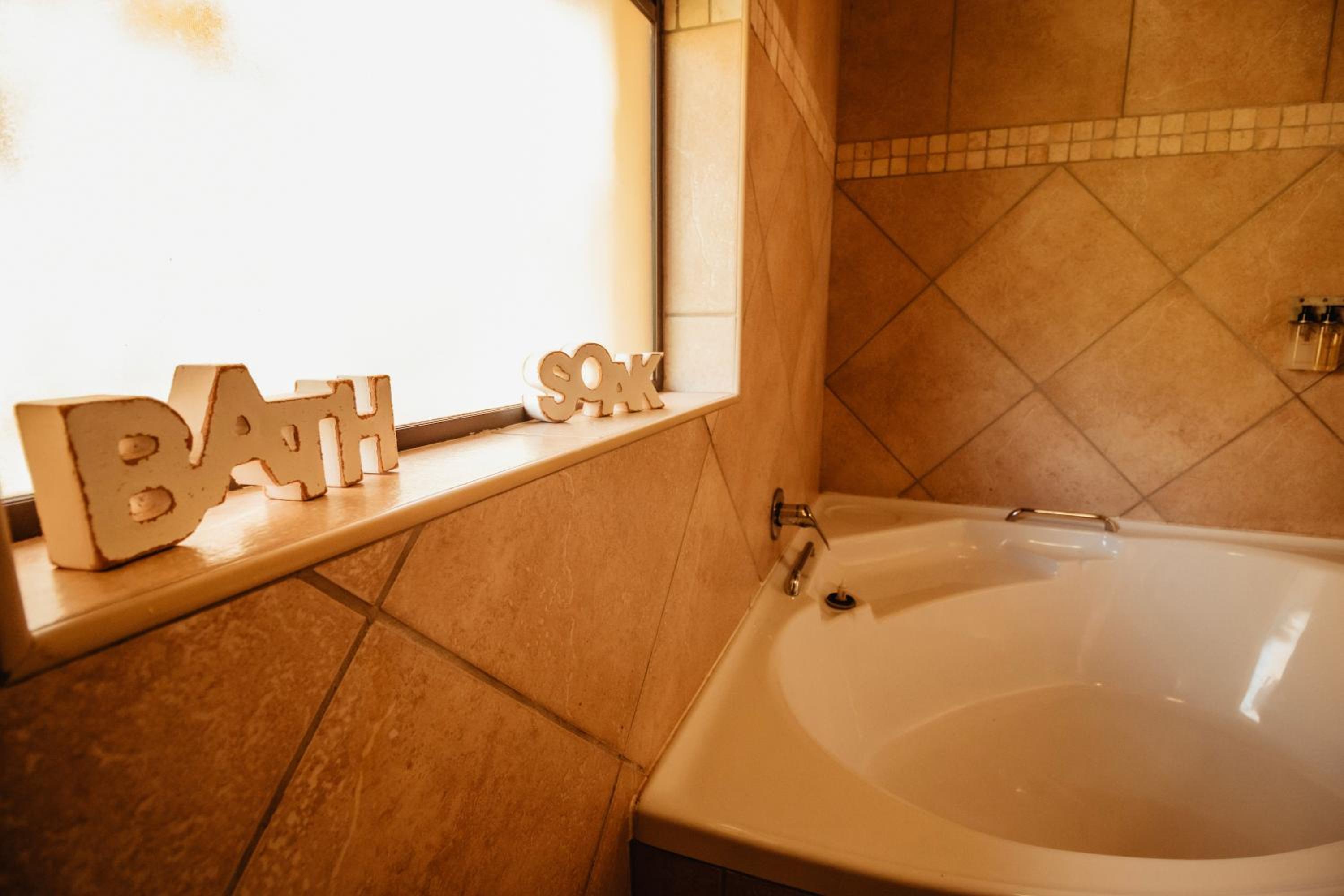 Luxury Double or Twin Suite 4 - Photo 15