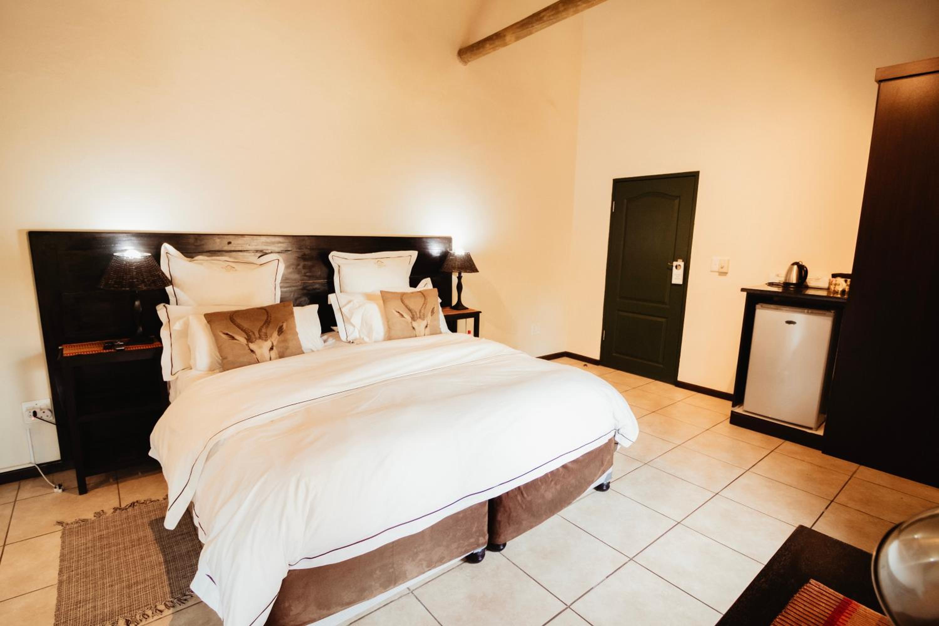 Standard Double or Twin Room - Photo 5