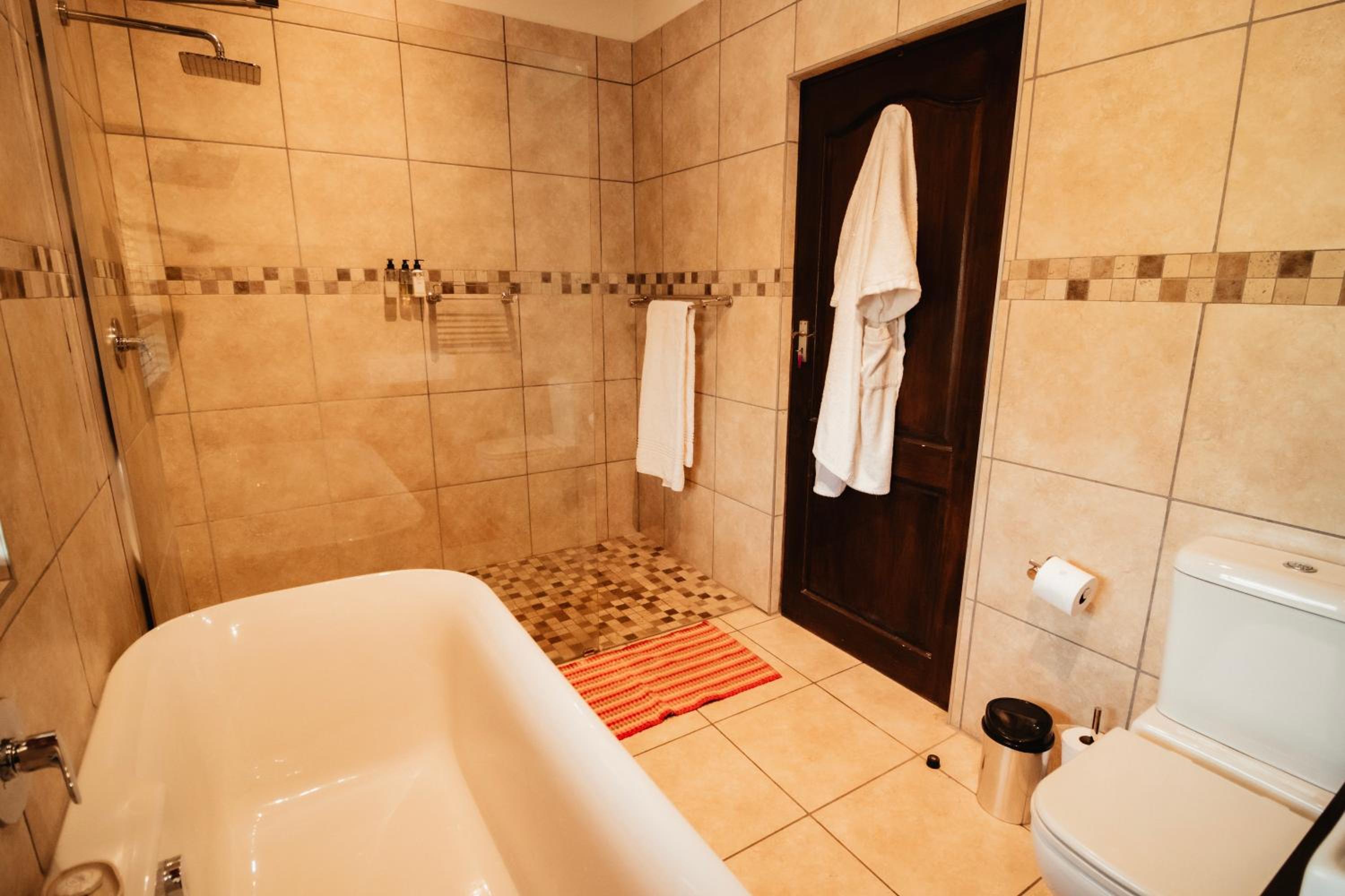 Standard Double or Twin Room - Photo 10