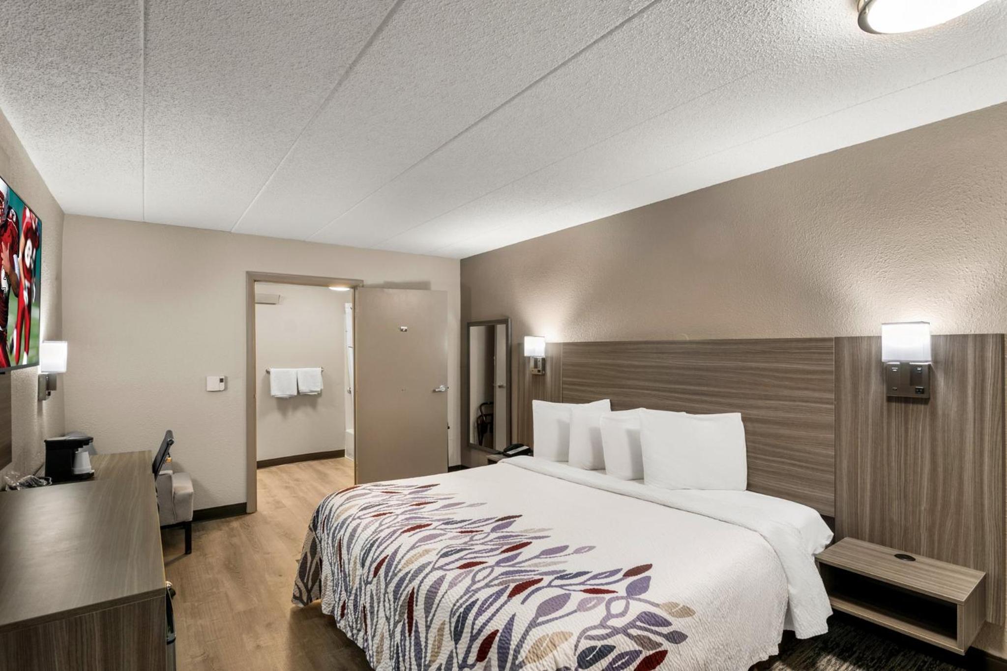 Superior King Room Disability Access Non-Smoking - Photo 1