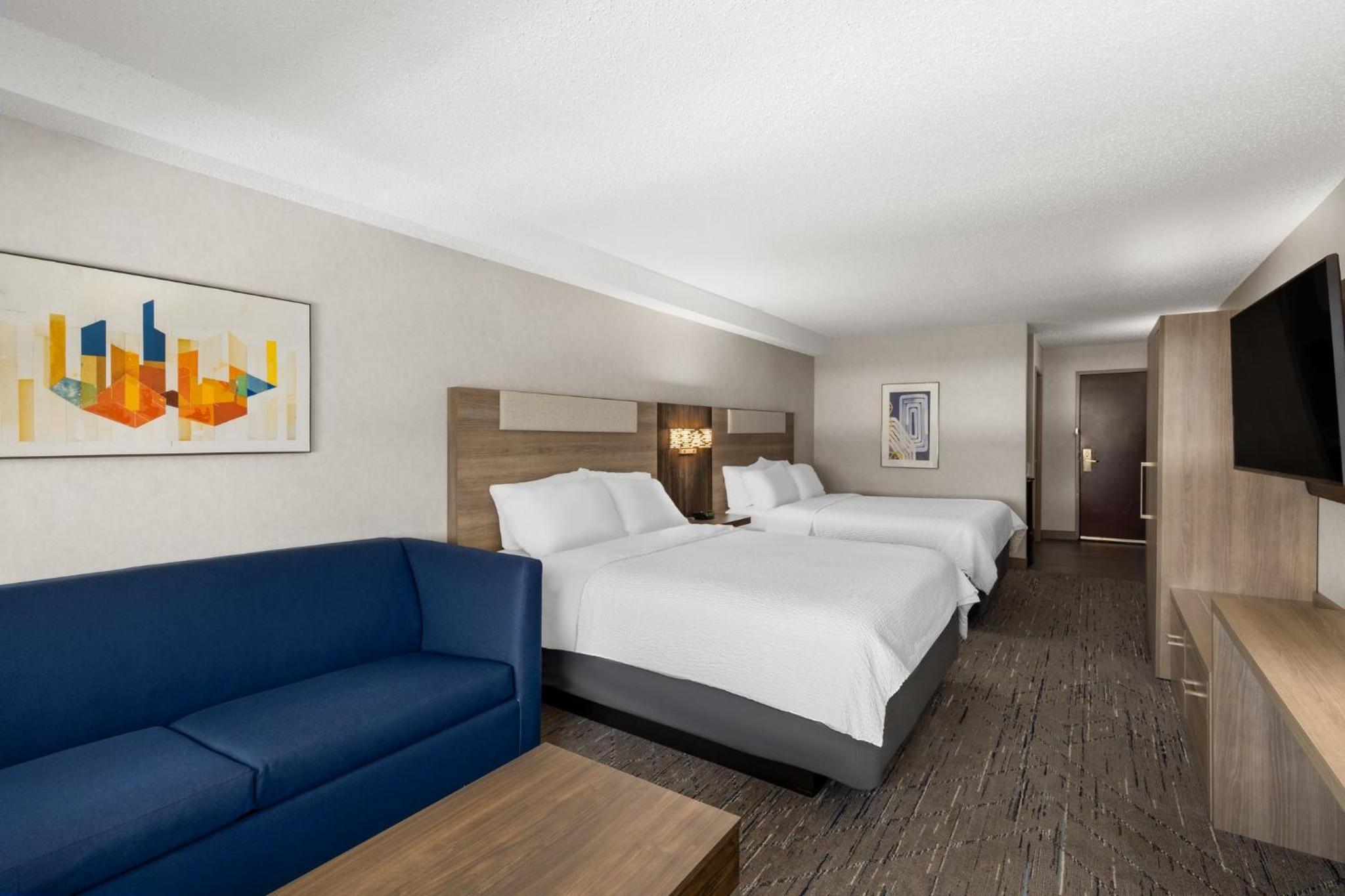 Queen Suite with Two Queen Beds and Sofa Bed - Photo 1