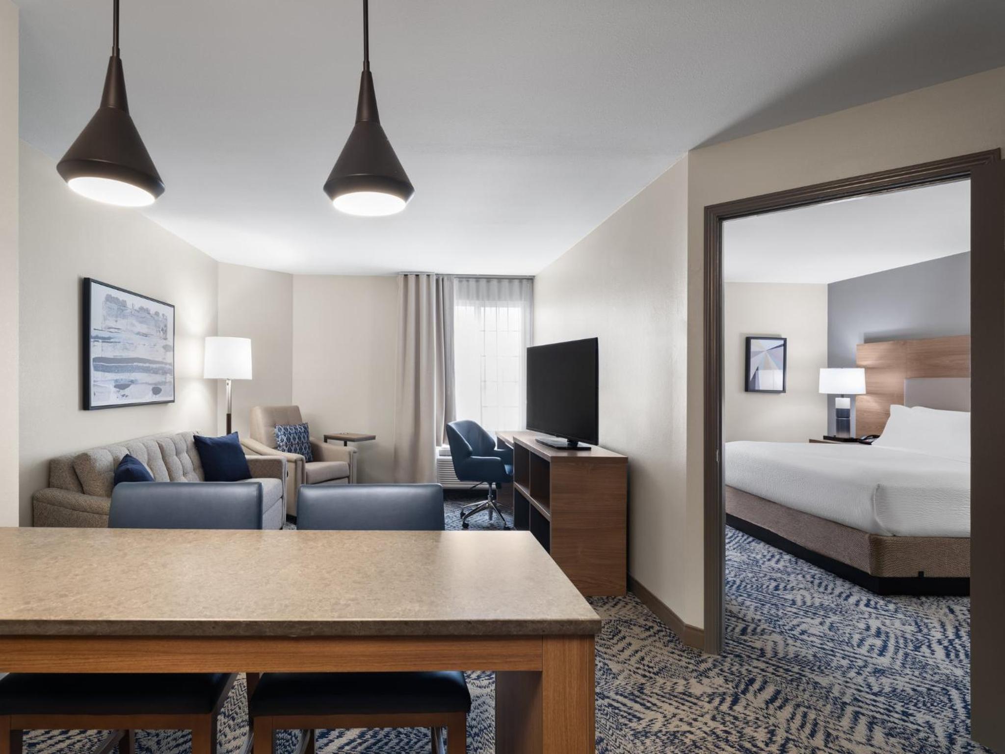 One-Bedroom King Suite - Photo 2