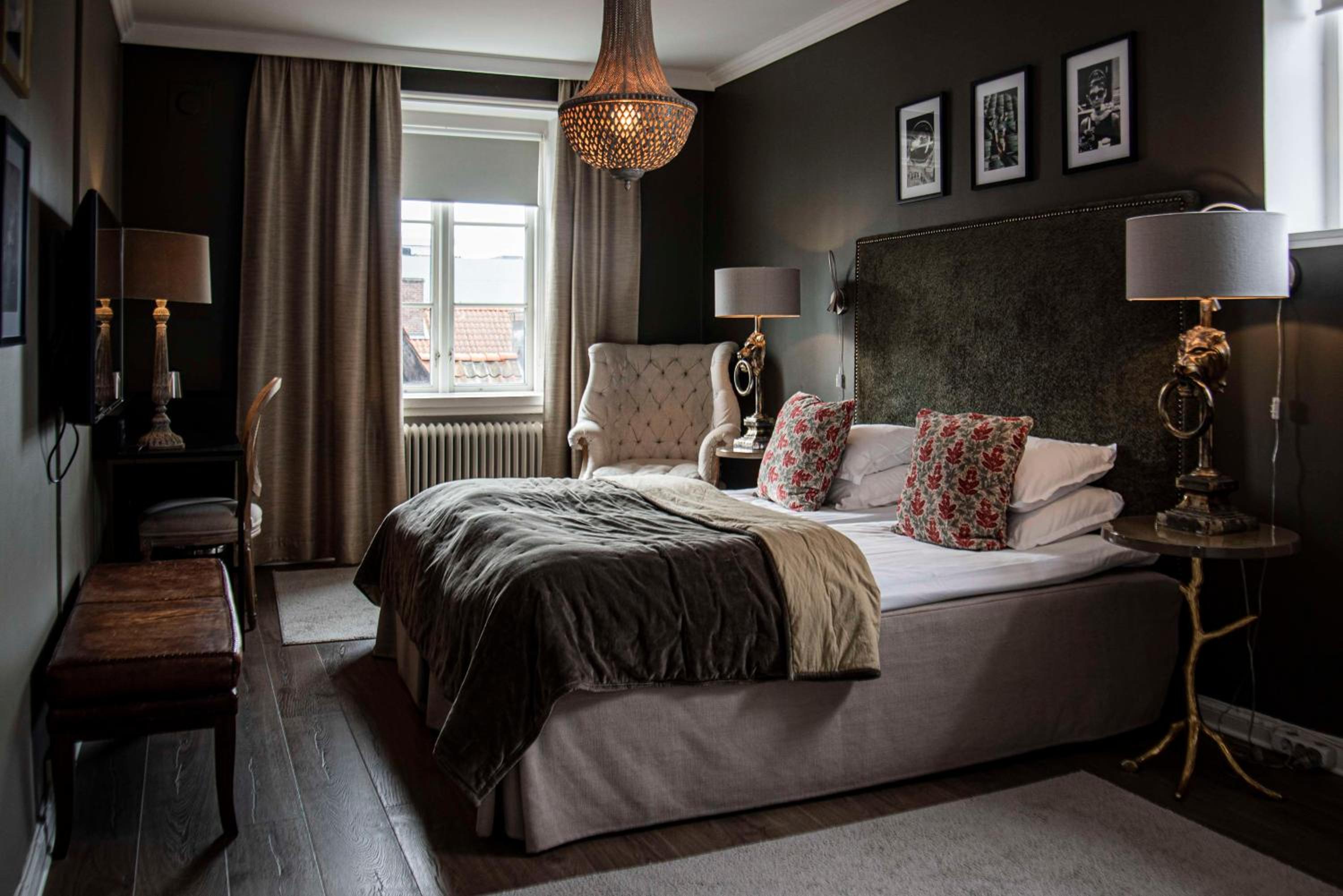 Twin Room - Photo 12