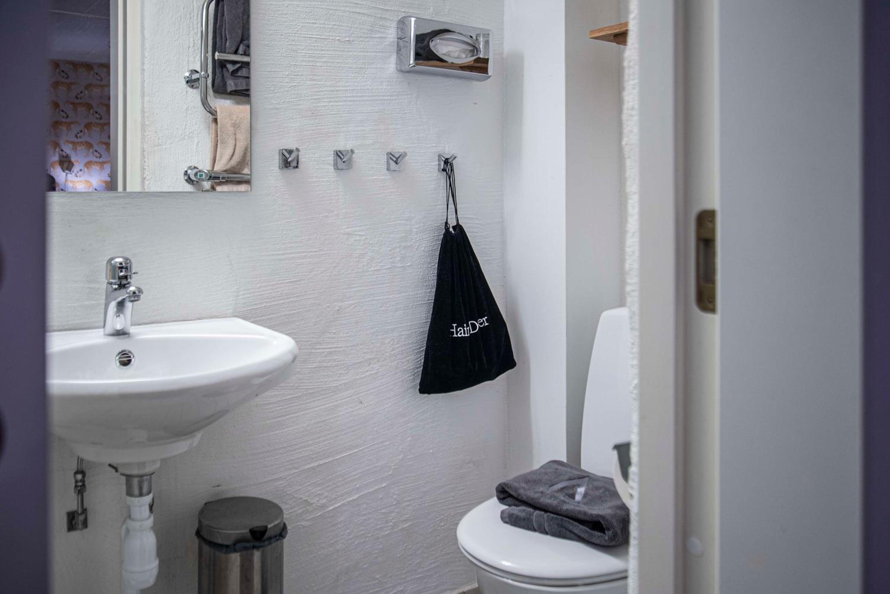 Double Room - Photo 8