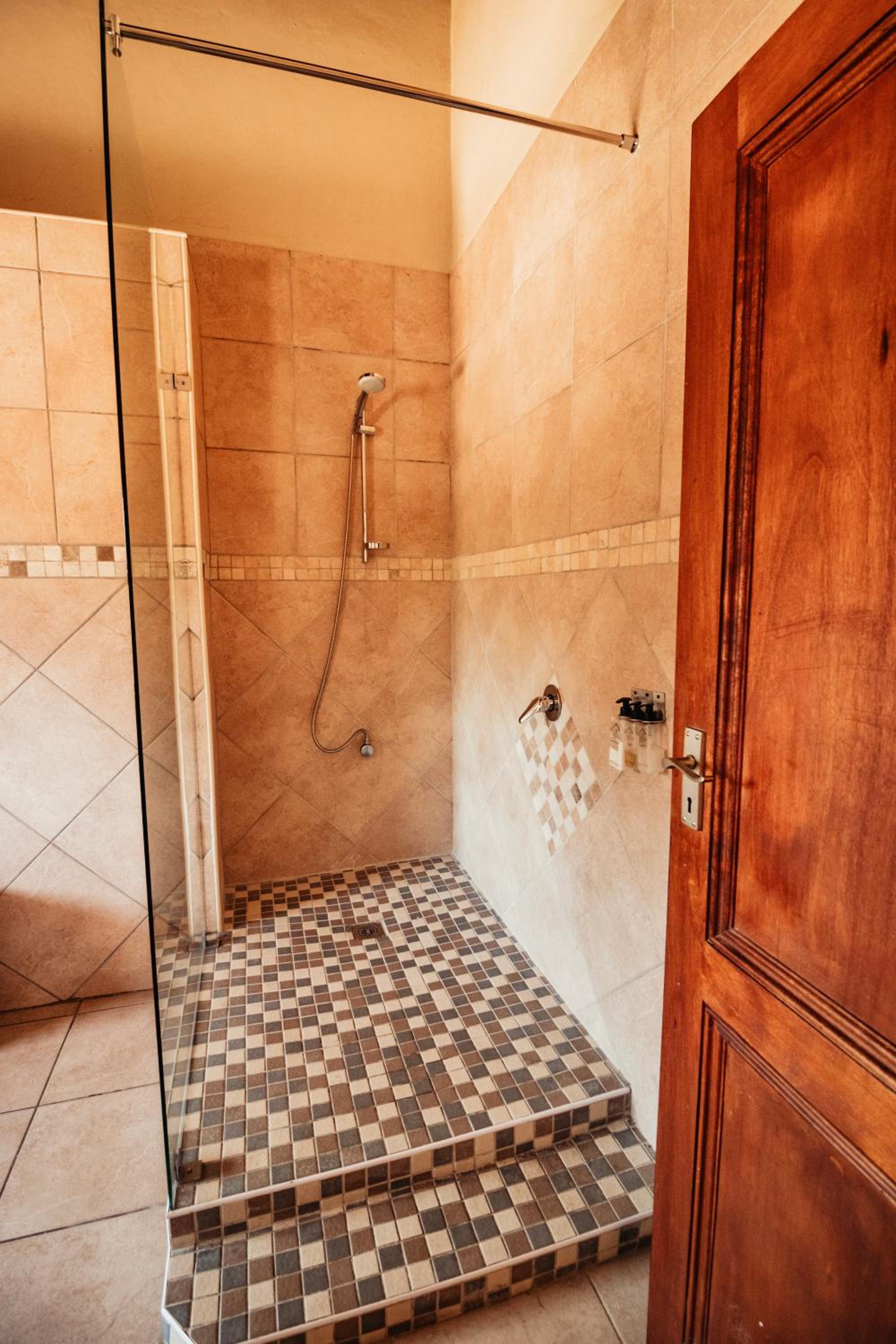 Double Room - Photo 5