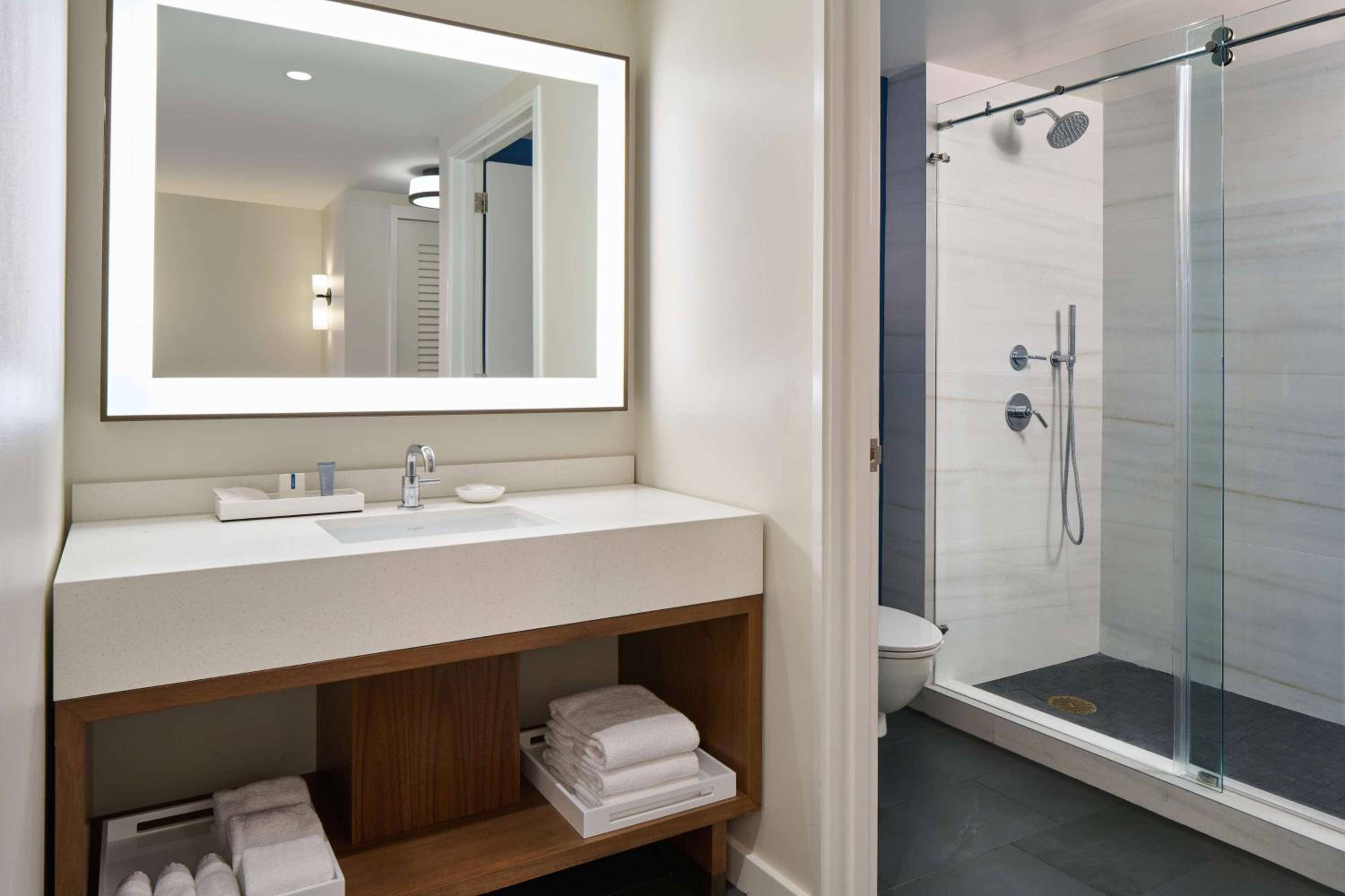 King Suite with Club Ocean Front View thumbnail 5