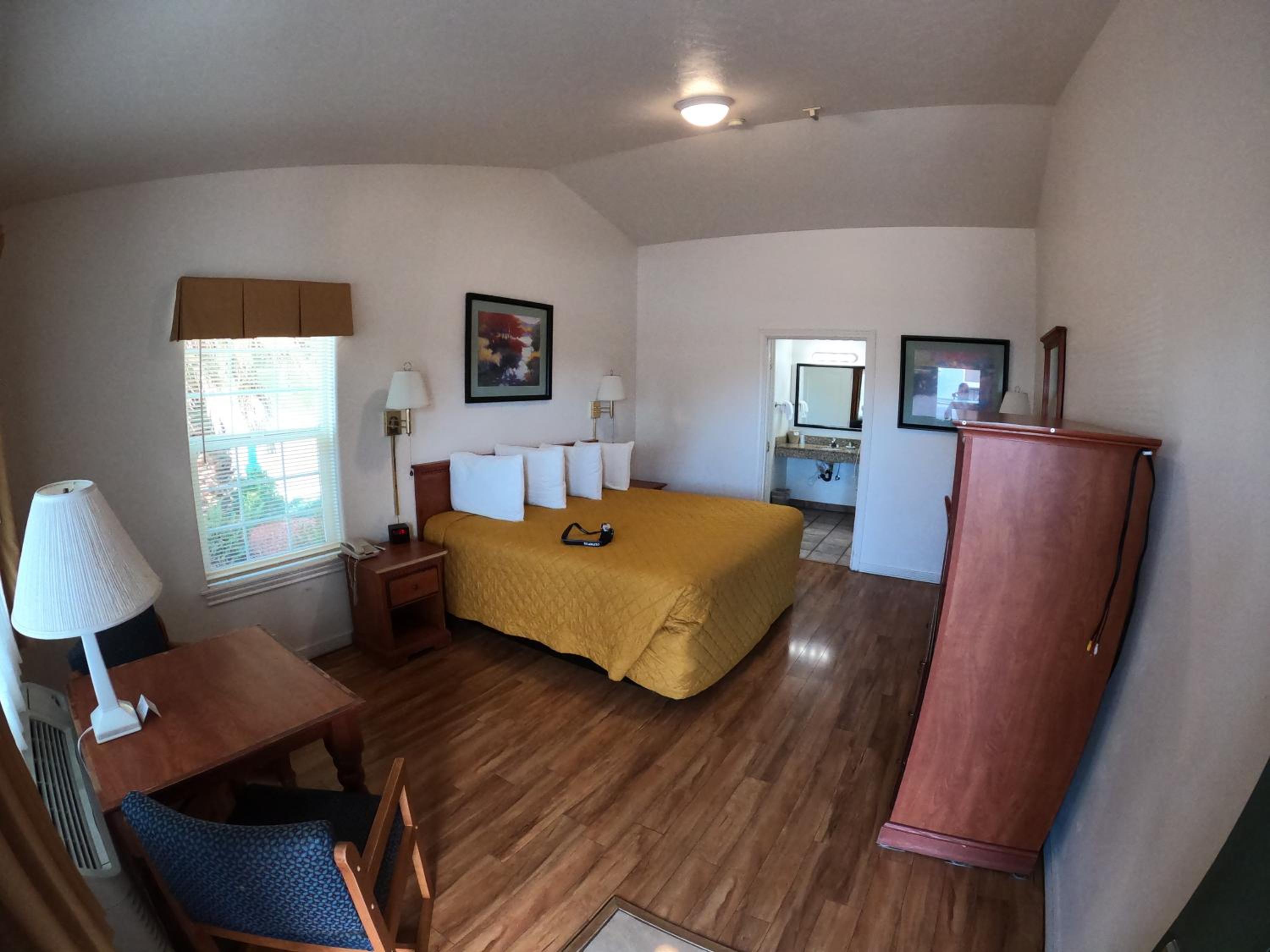 Premium King Room - Not Pet Friendly - Photo 2
