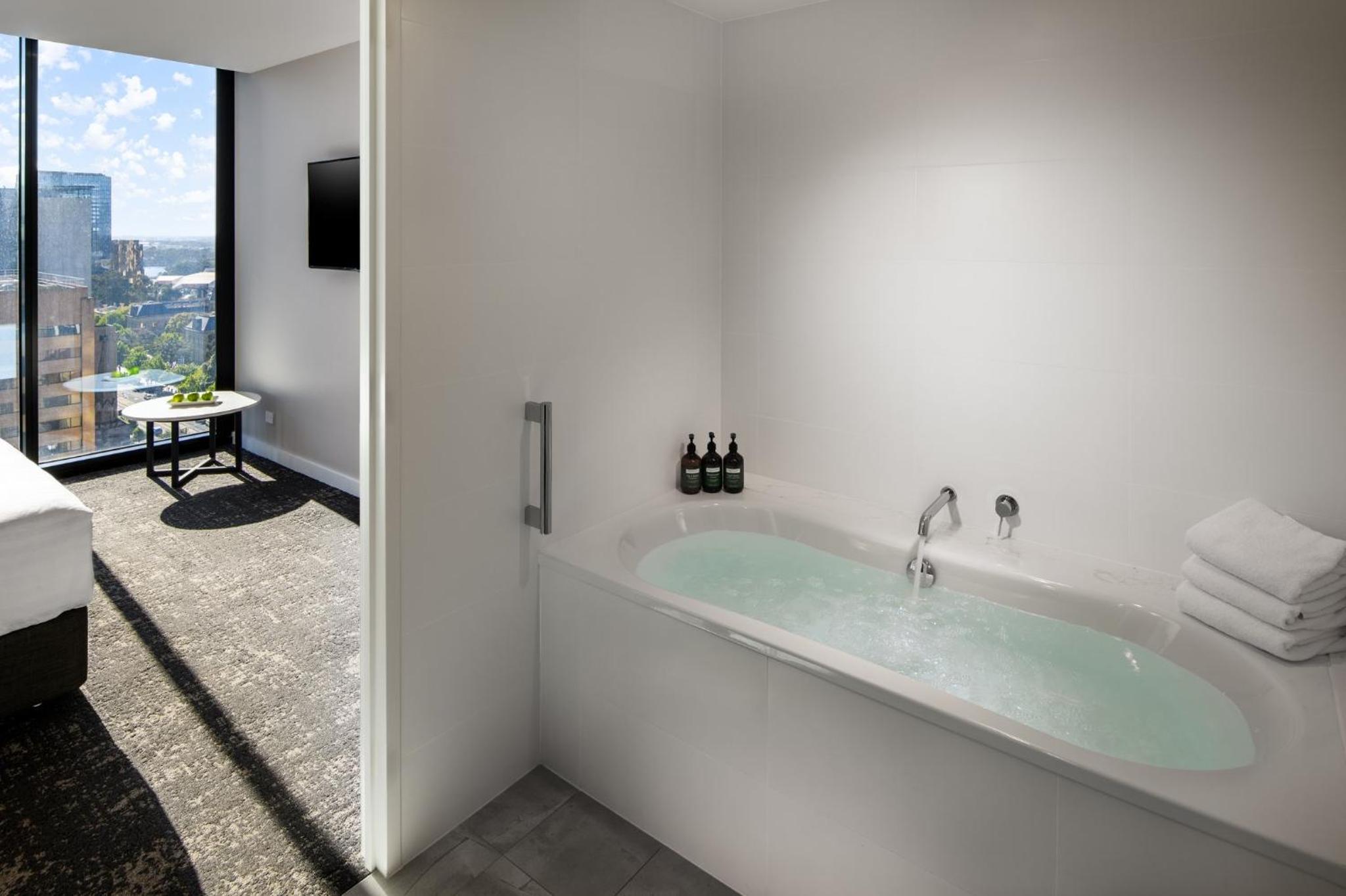 One-Bedroom Suite with City View - Photo 8