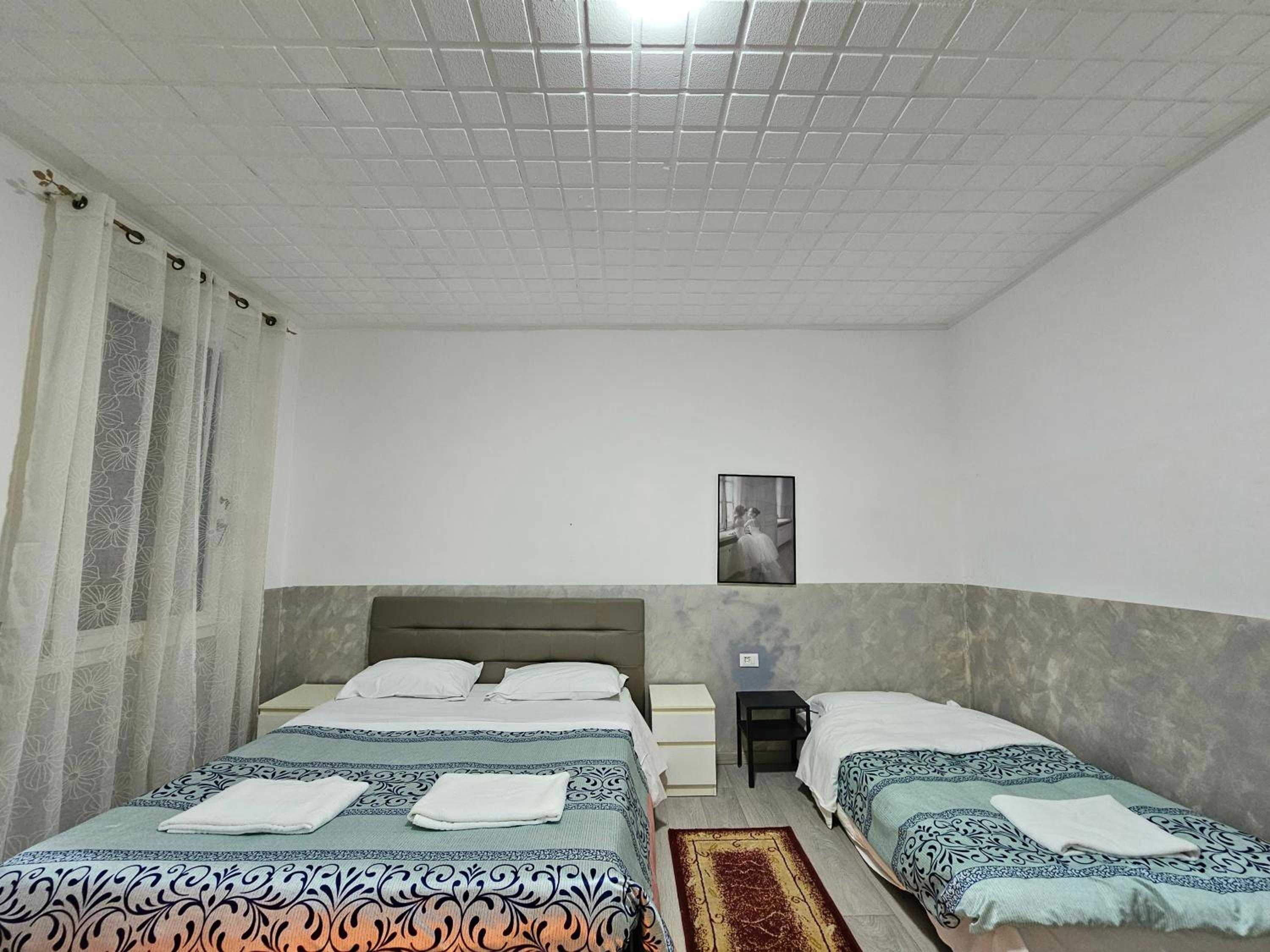 Quadruple Room with Private Bathroom - Photo 7