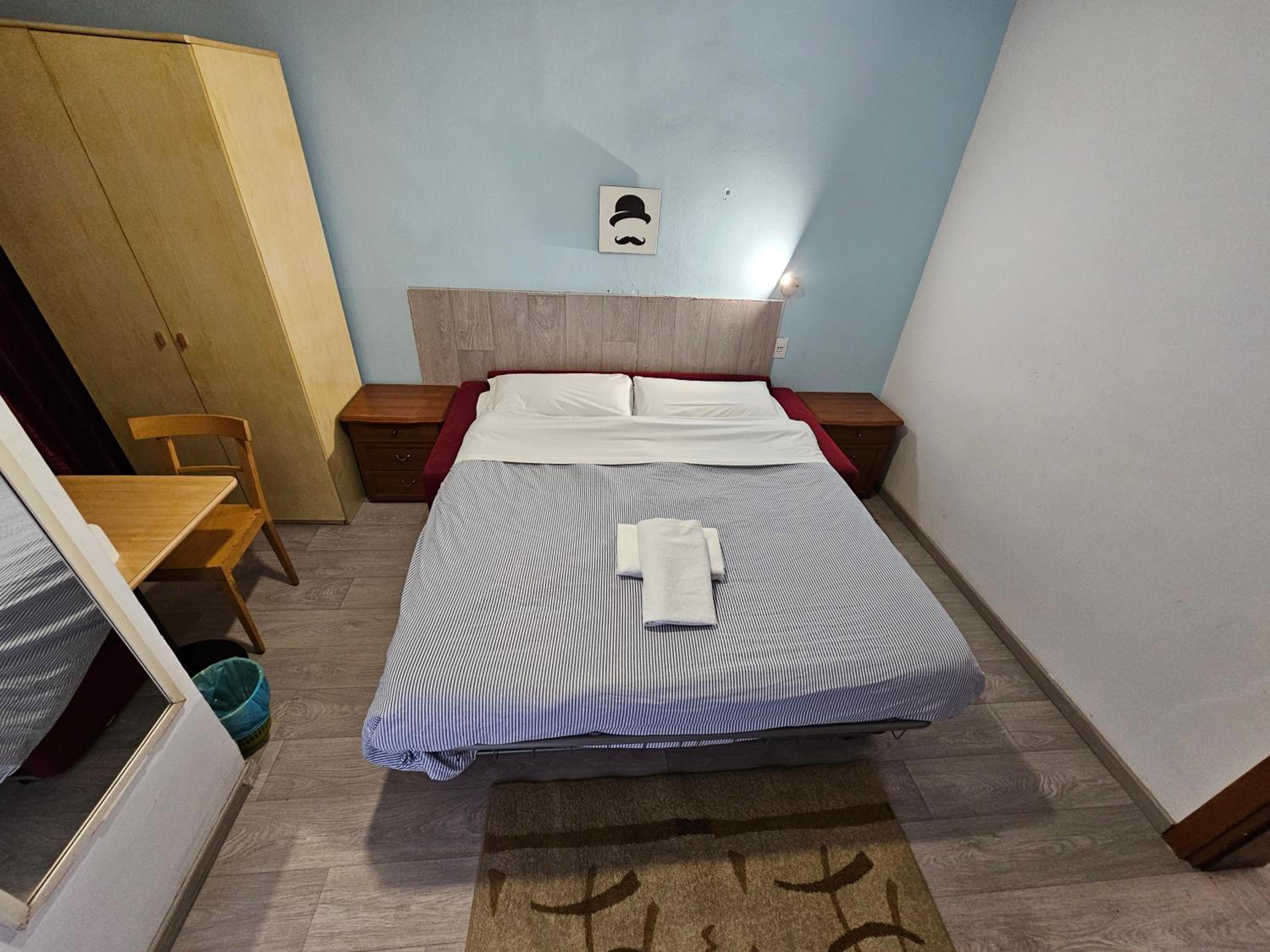 Double or Twin Room with Private Bathroom - Photo 3