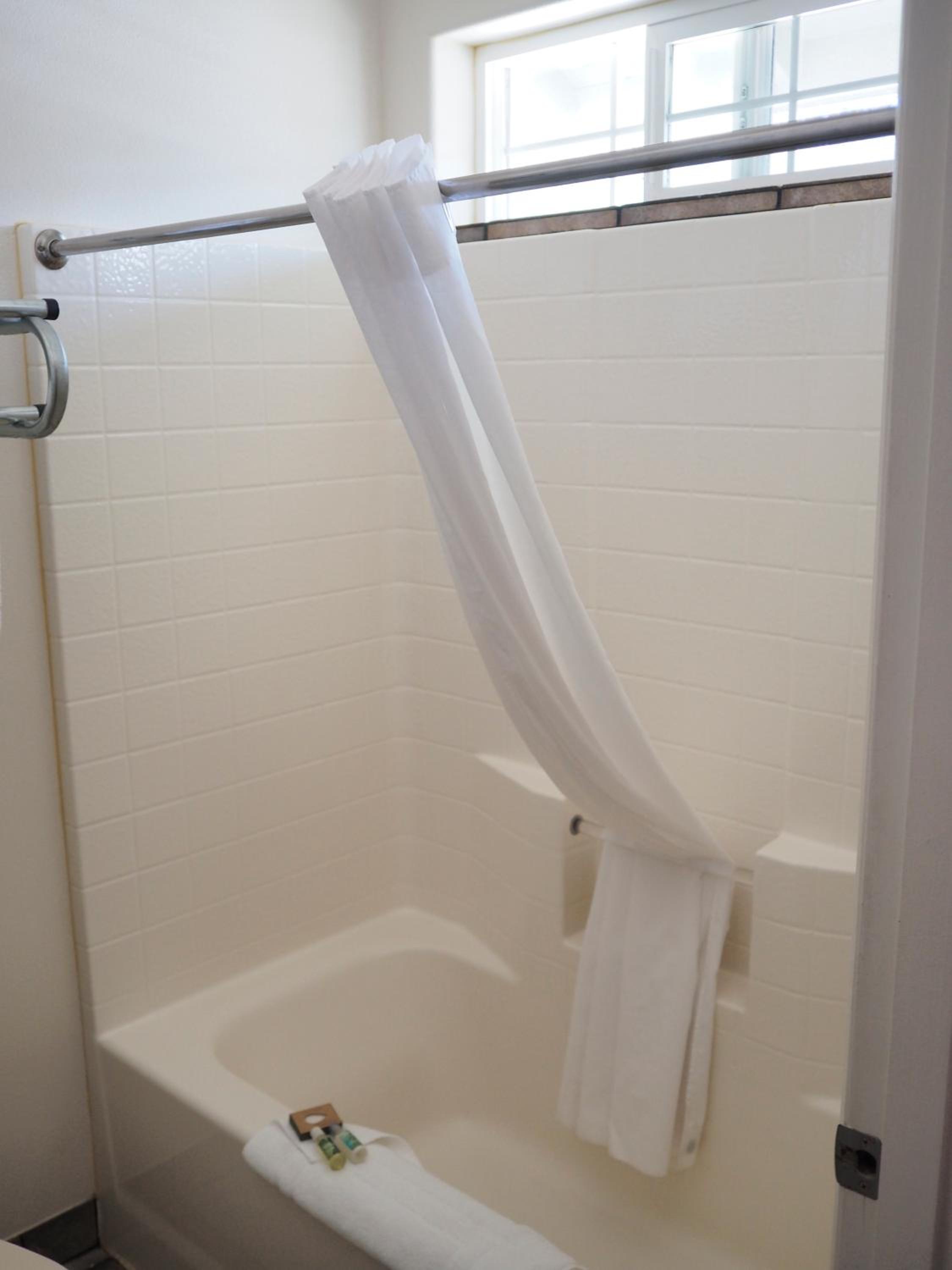 Standard Queen Room - Not Pet Friendly - Photo 4