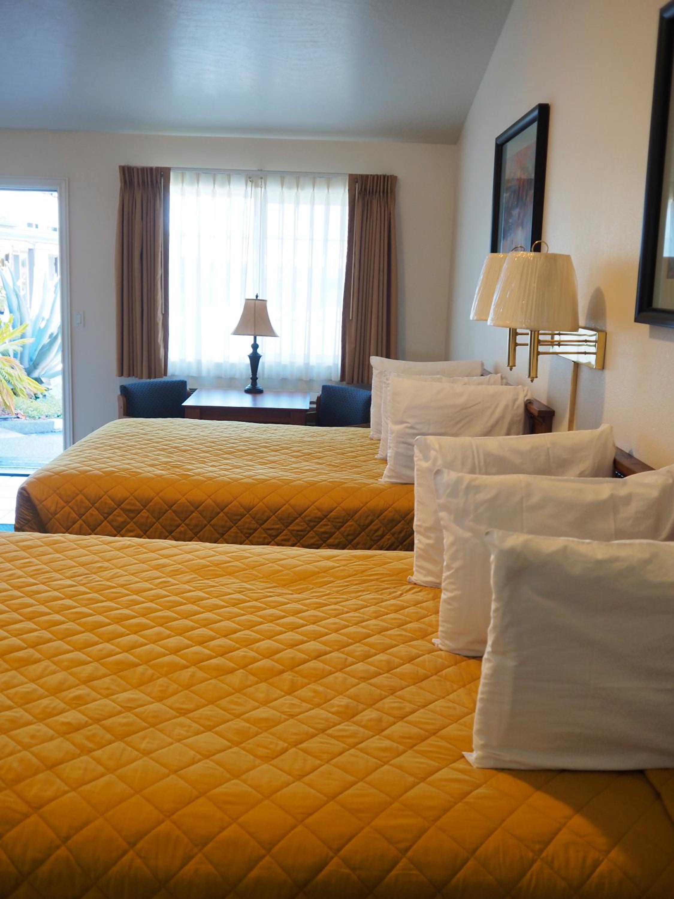 Premium Queen Room with Two Queen Beds - Not Pet Friendly - Photo 4