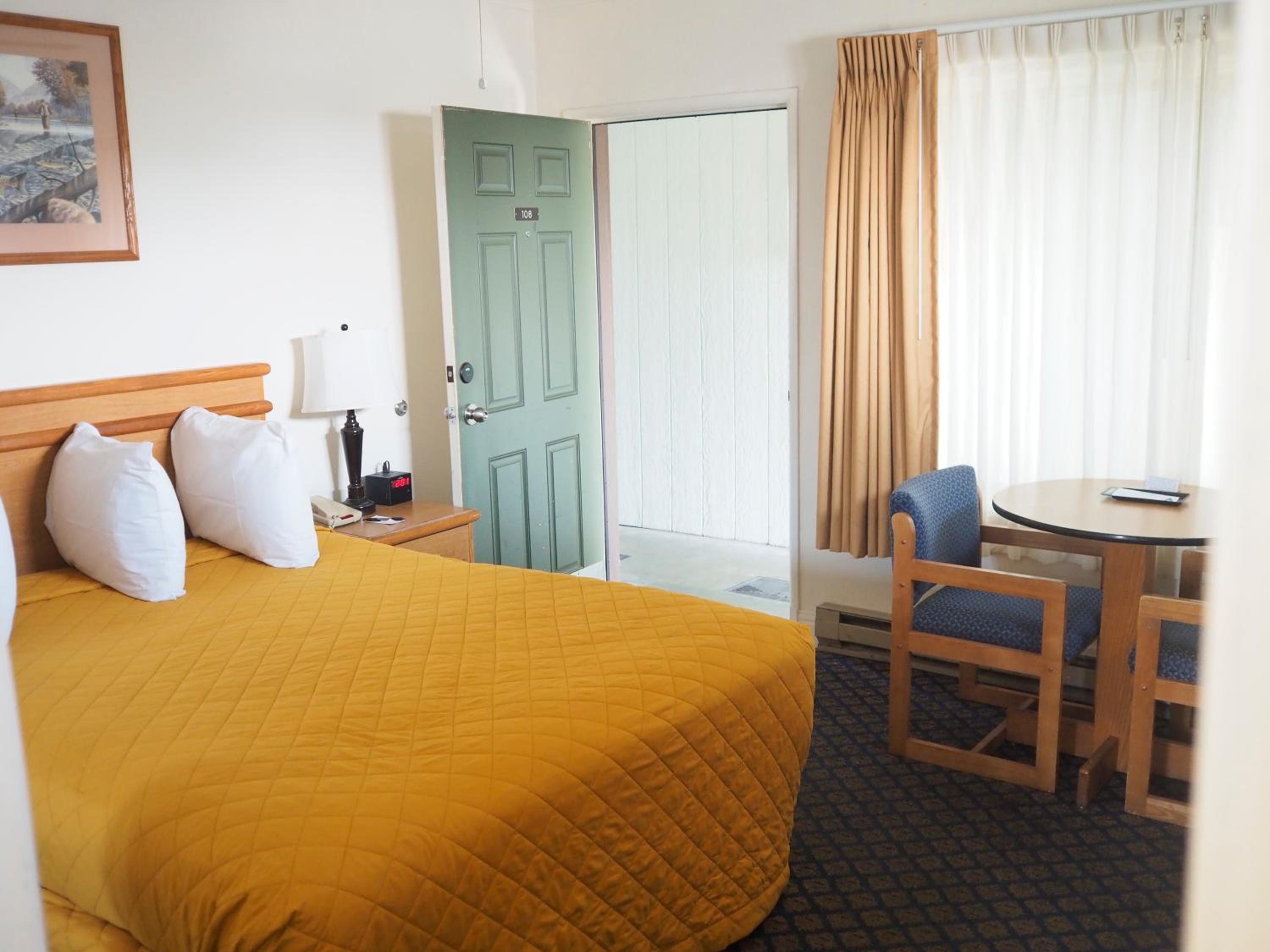 Standard Queen Room - Not Pet Friendly - Photo 1