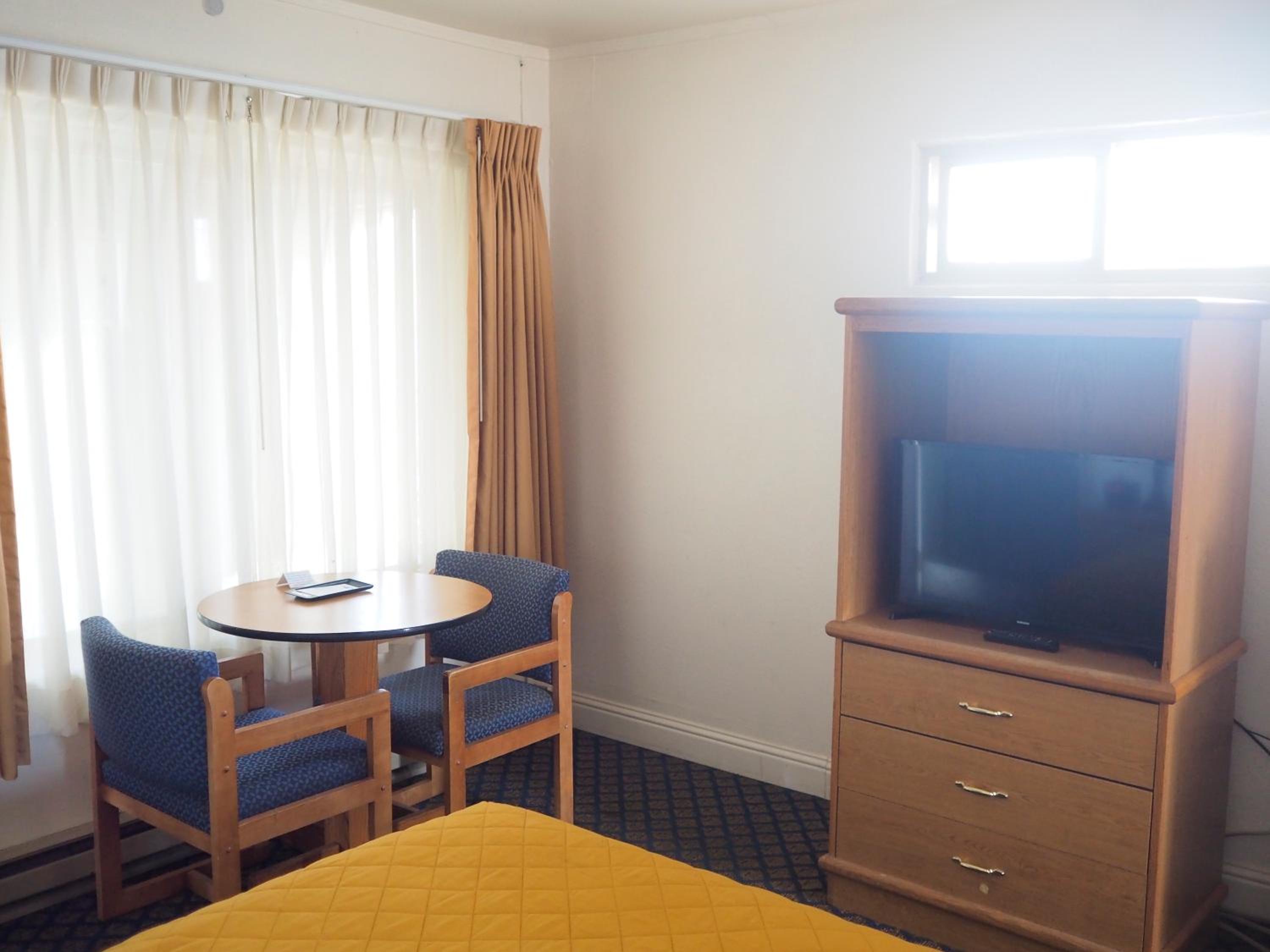 Standard Queen Room - Not Pet Friendly - Photo 5
