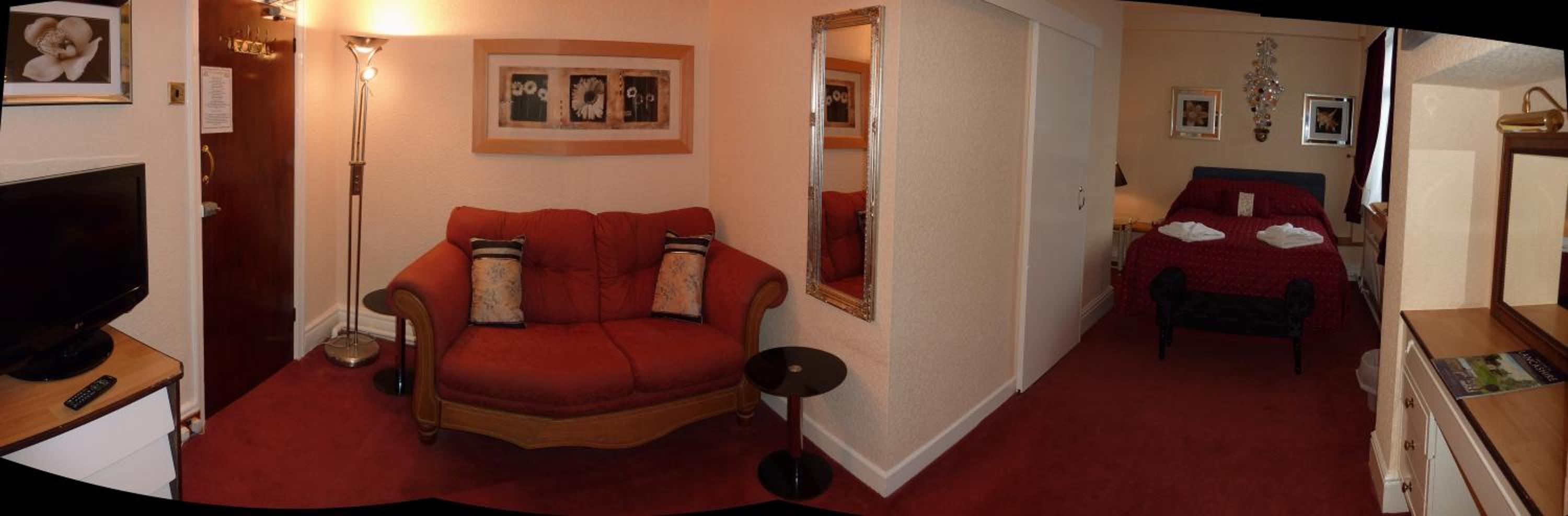 Double Room - Photo 6