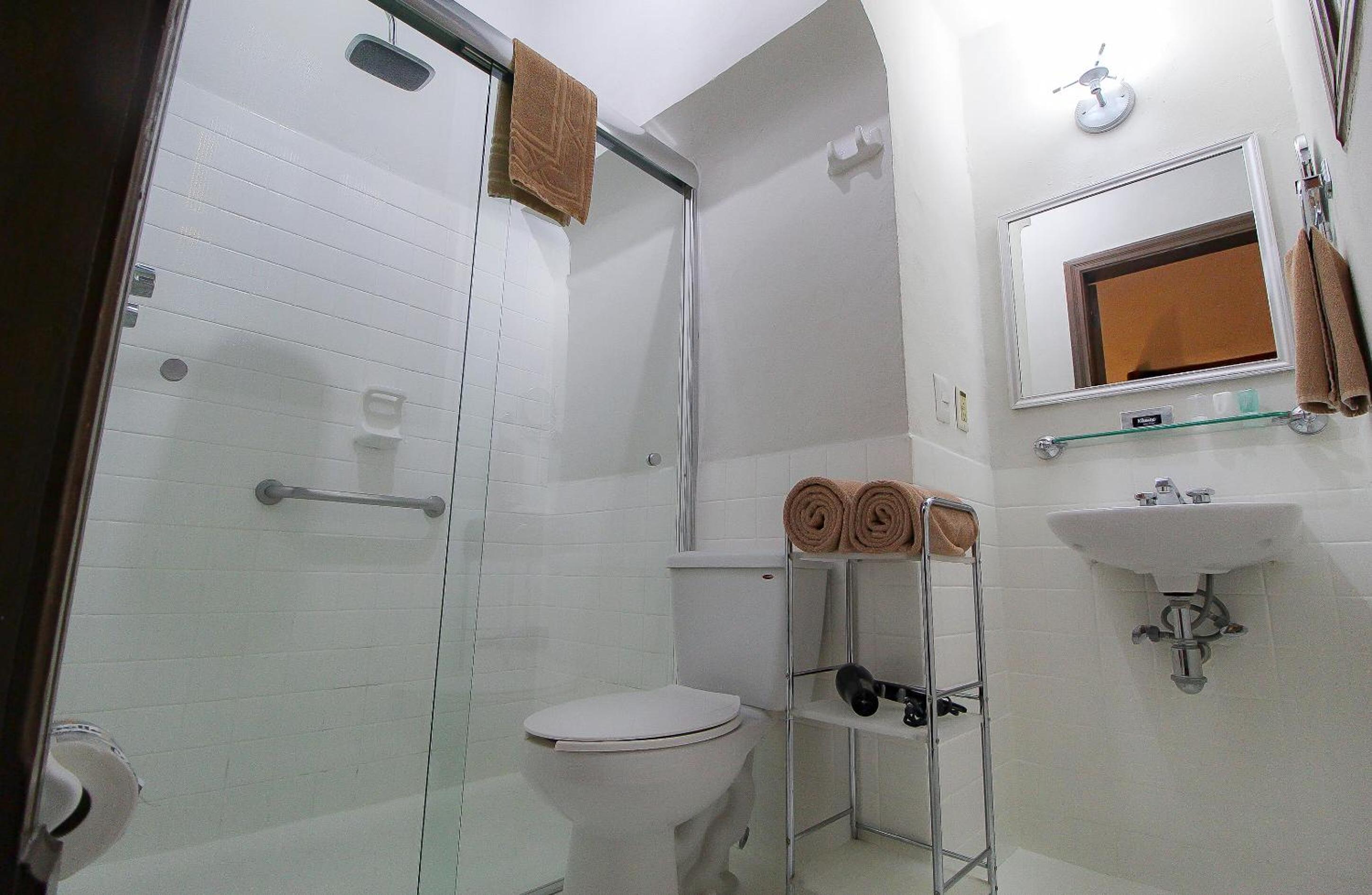 Queen Room with Balcony - Photo 3