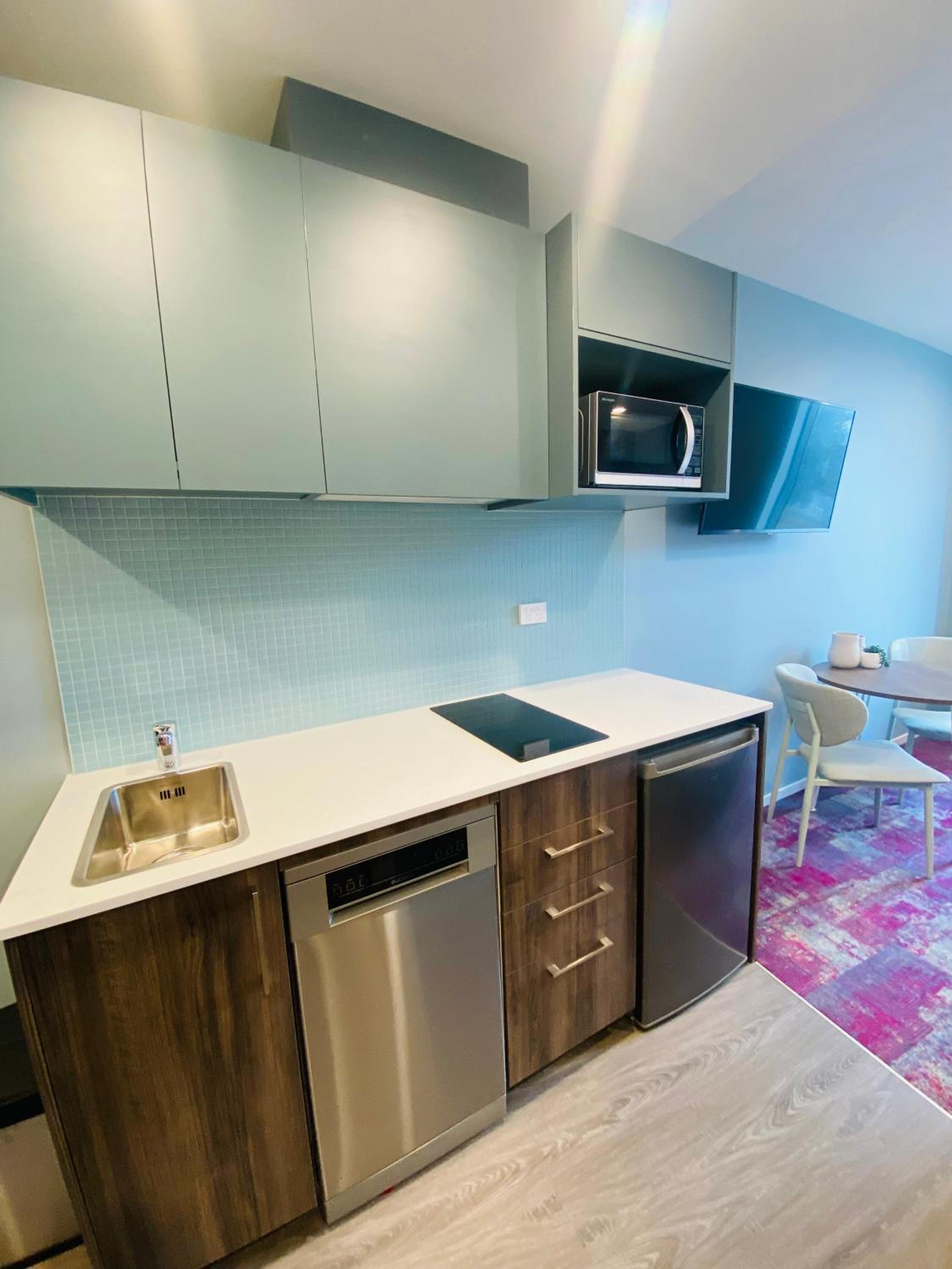 Studio Apartment with King Bed - Photo 13