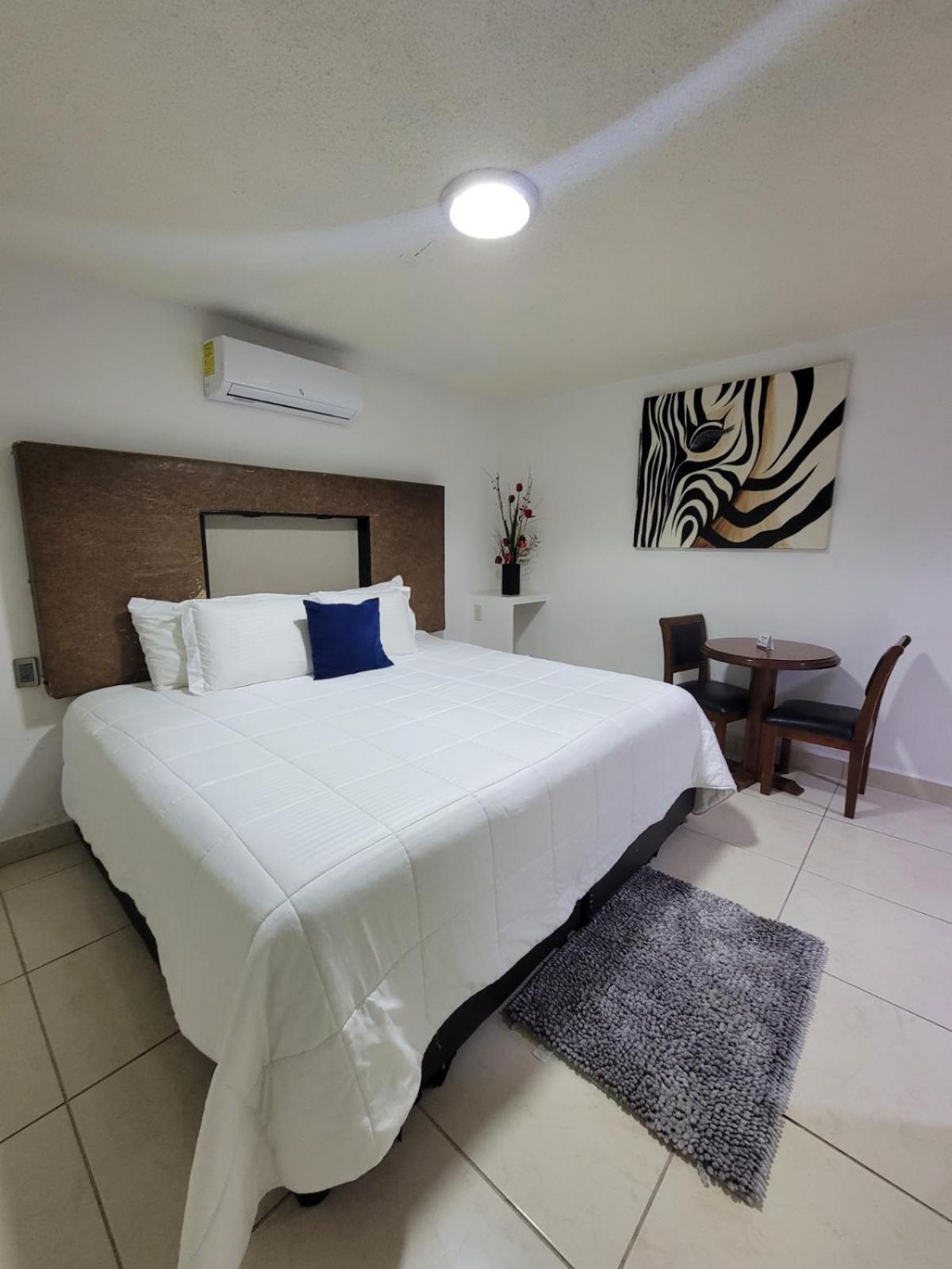 Deluxe Suite with Spa Bath photo 1