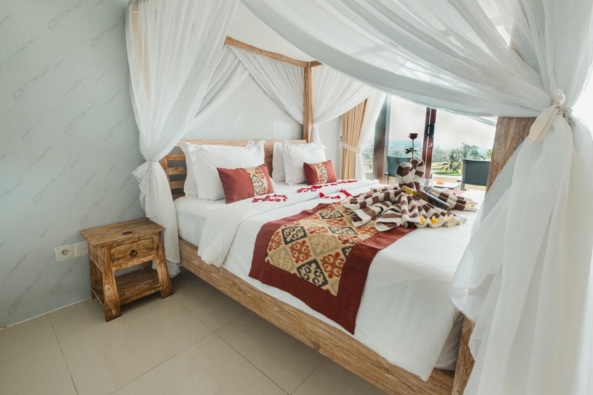 Suite with Balcony - Photo 8
