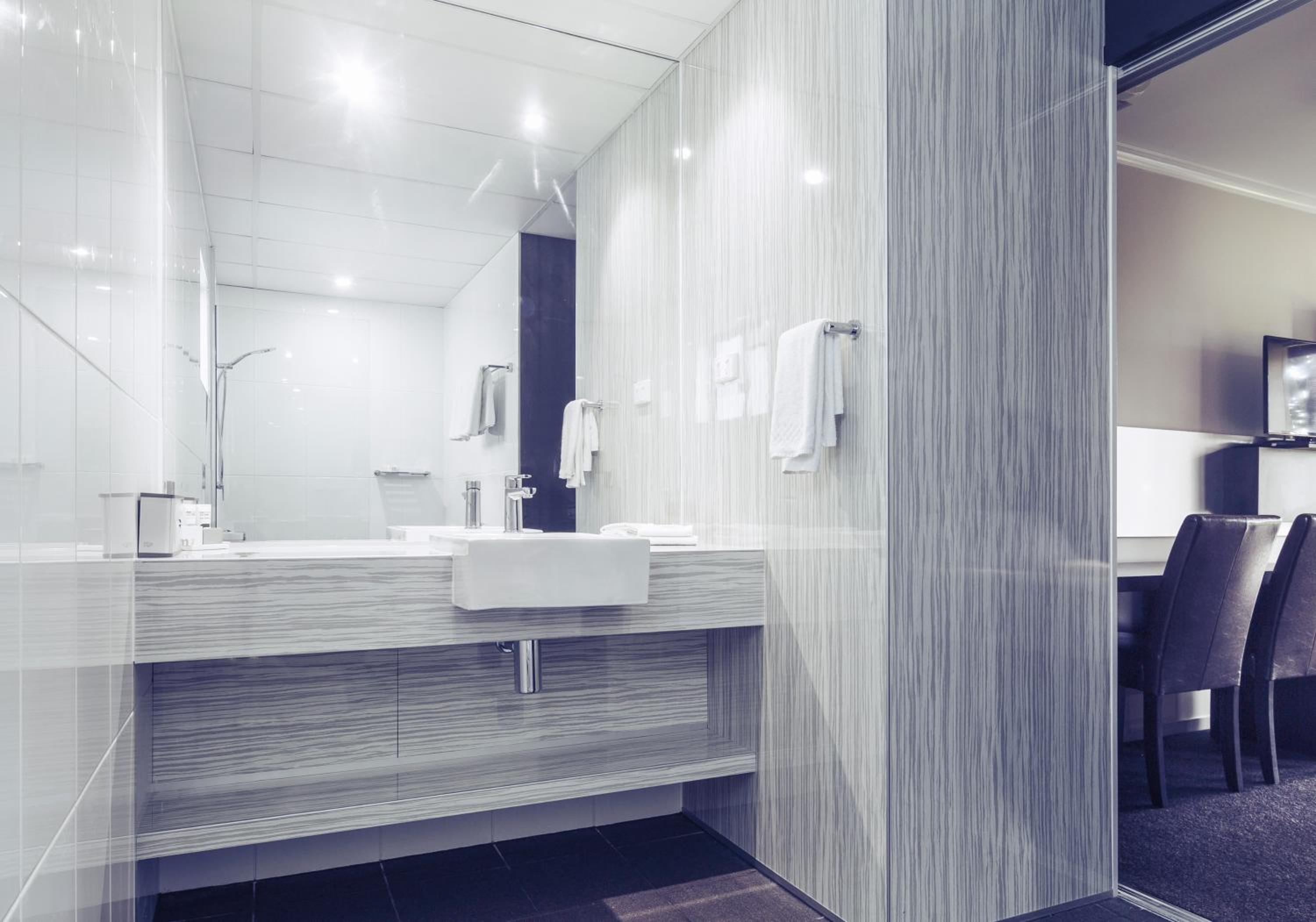 Premium King Room - Photo 4