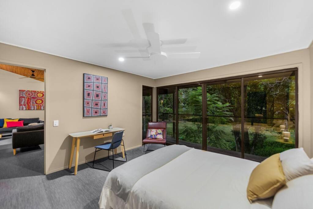 Four-Bedroom House photo 2