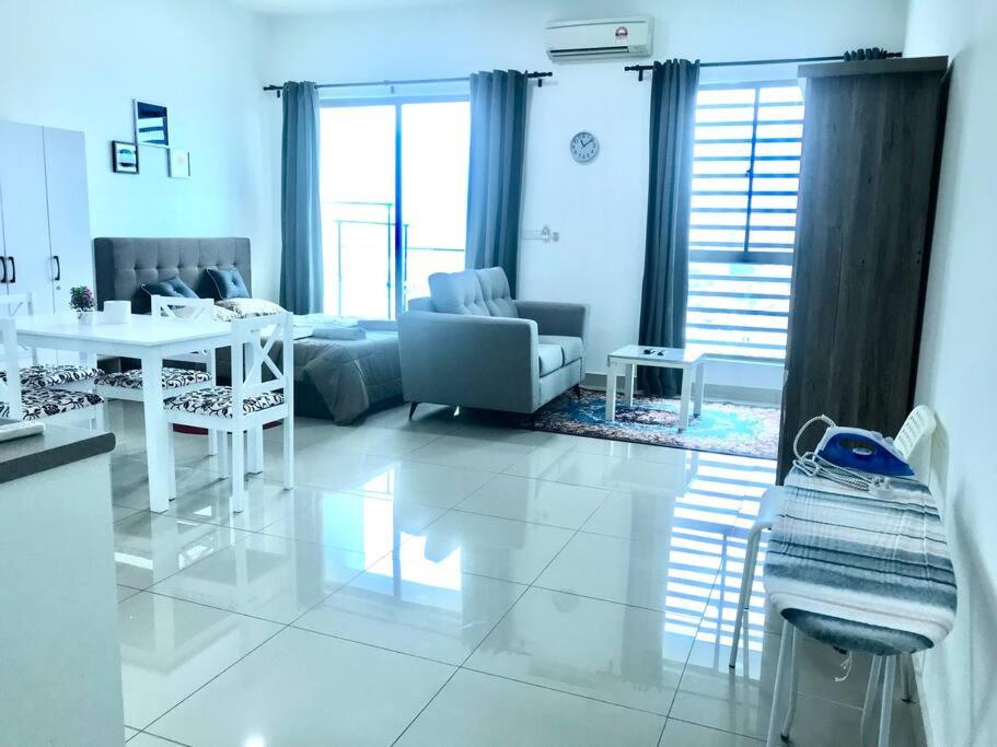 One-Bedroom Apartment photo 3