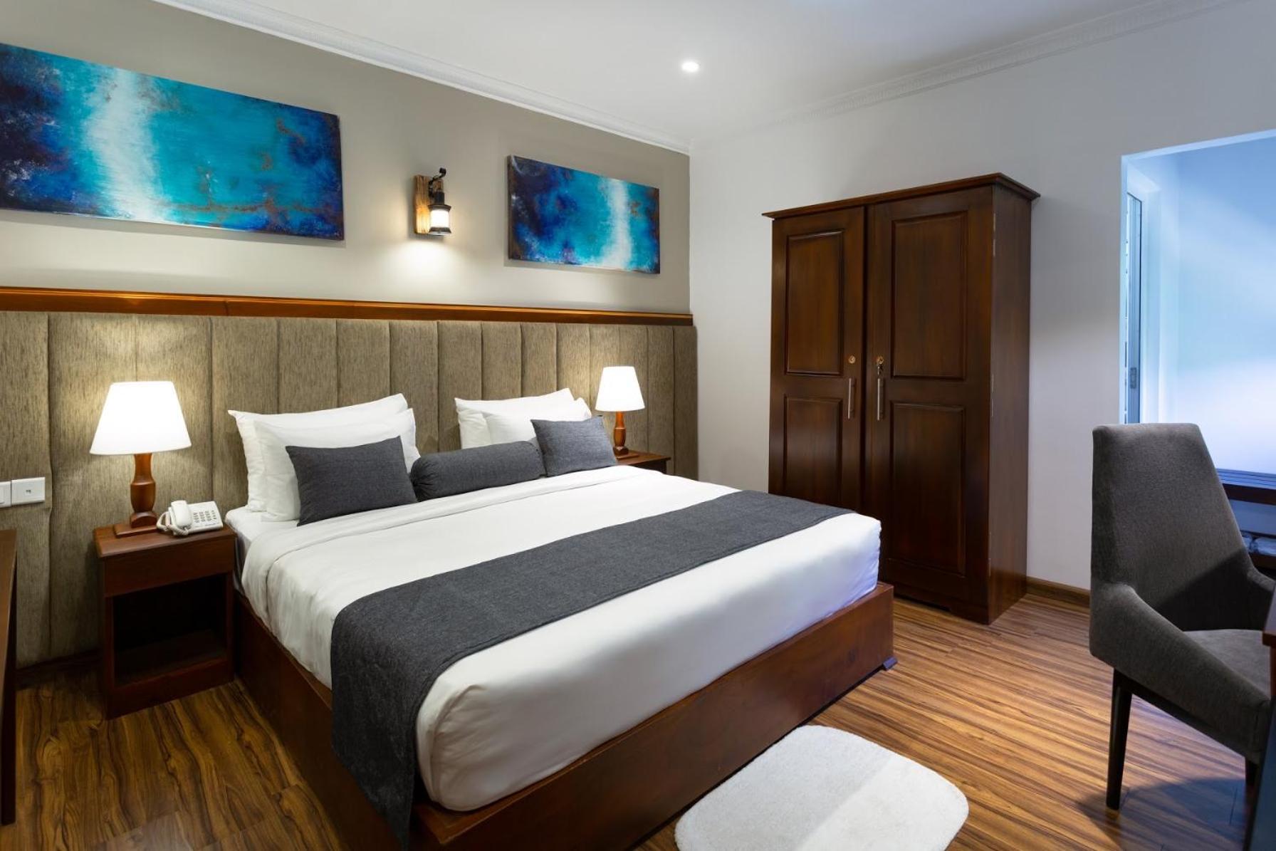 Deluxe Double Room with Balcony photo 3