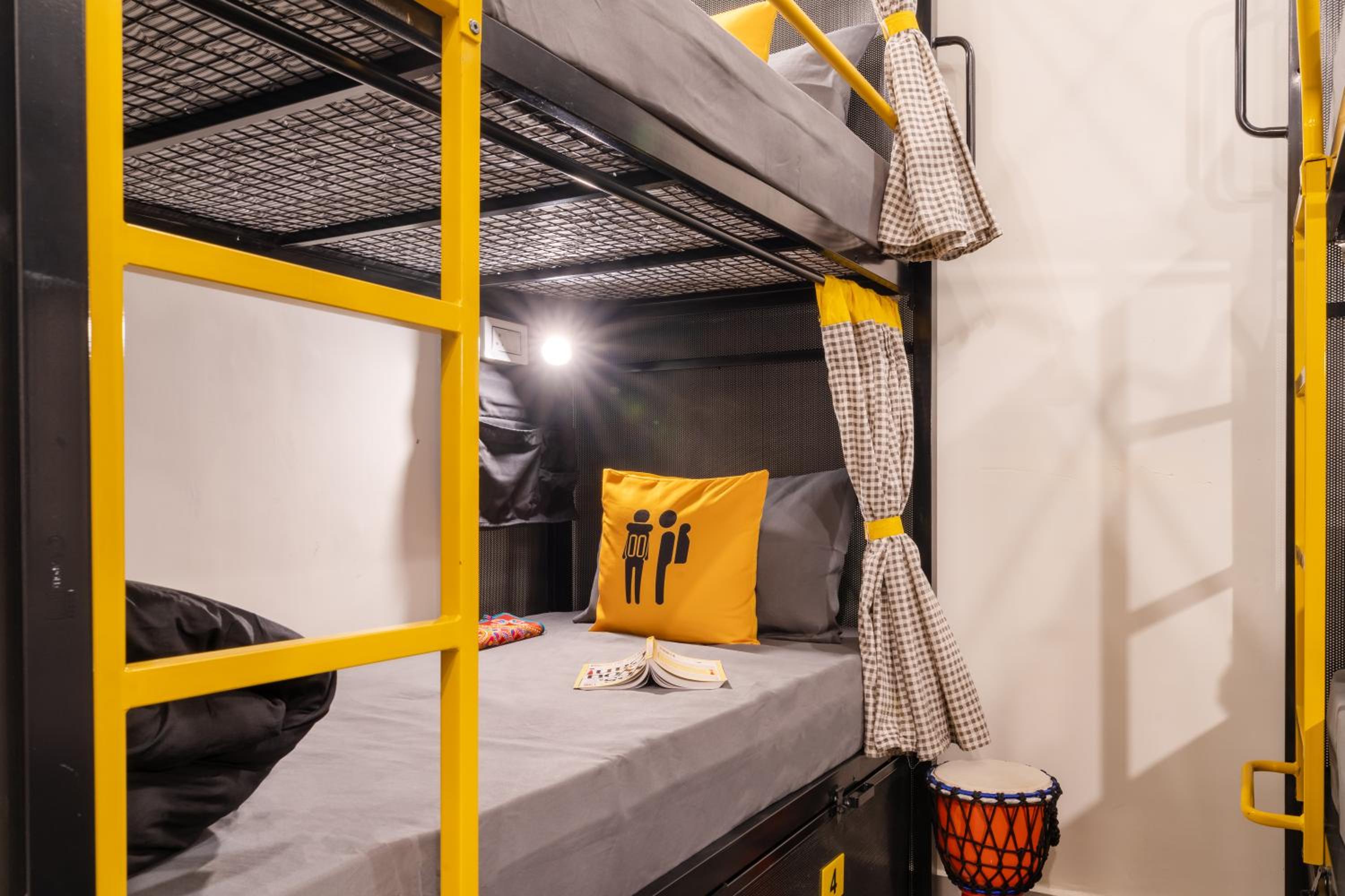 Bed in 6-Bed Mixed Dormitory Room photo 3