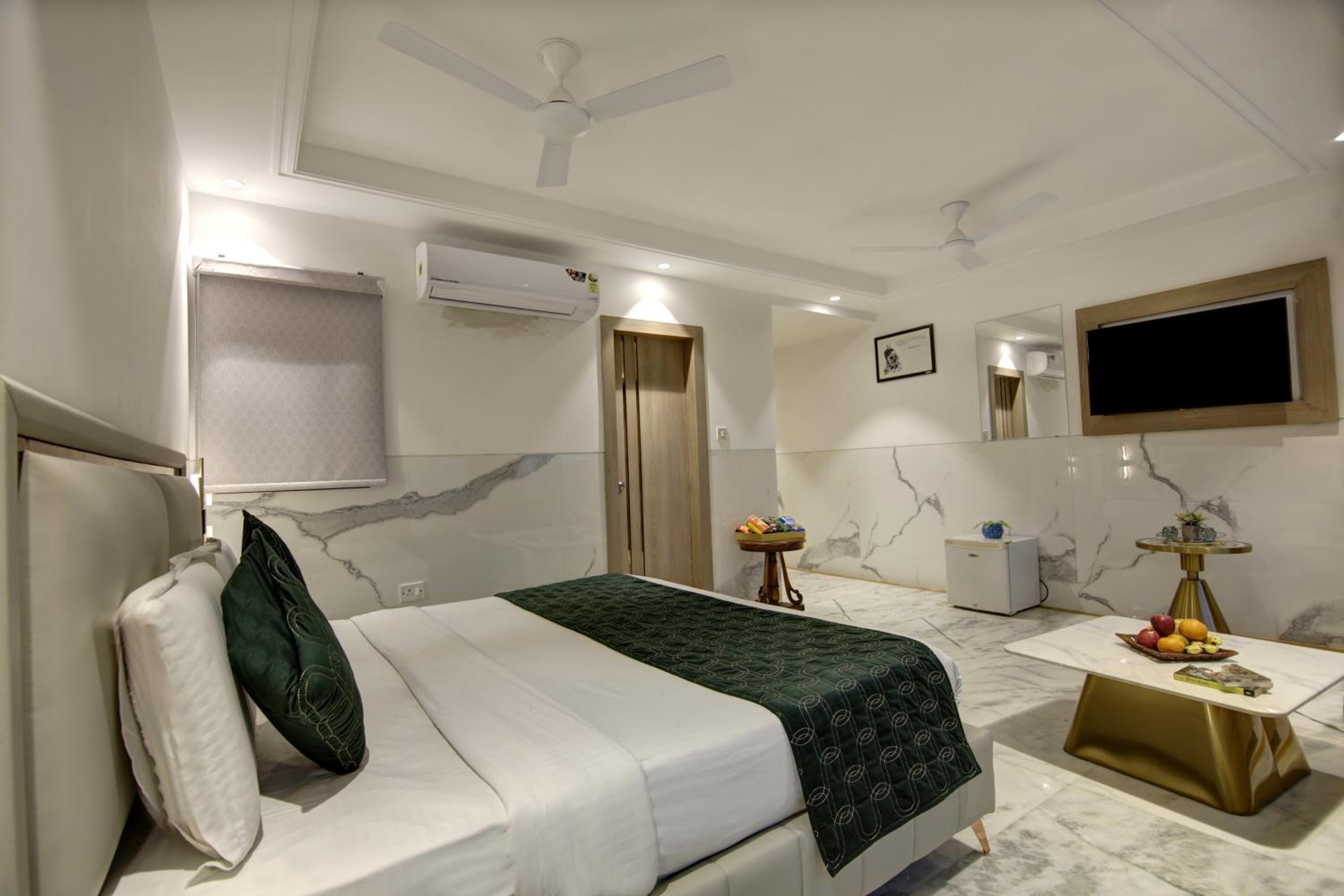 Deluxe Suite photo 1
